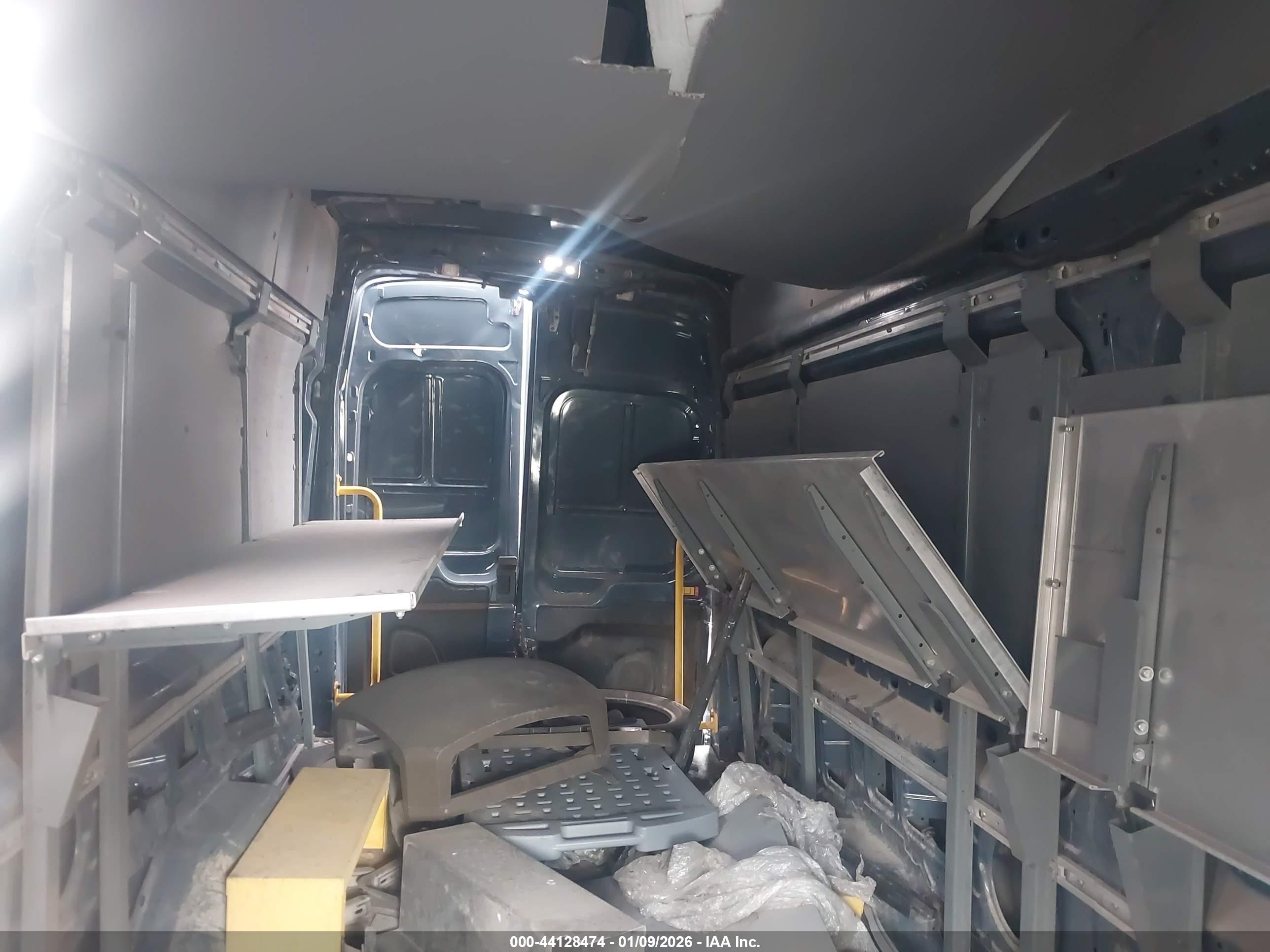 FORD TRANSIT image 8