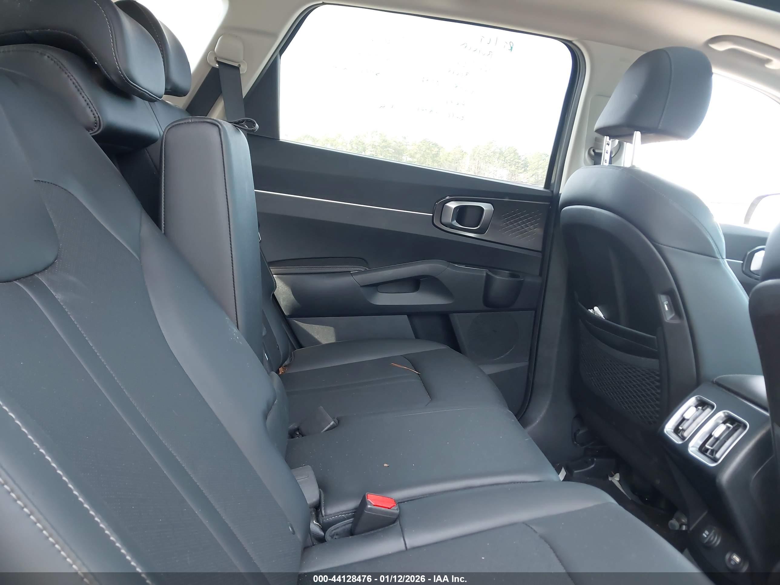 KIA SORENTO image 8
