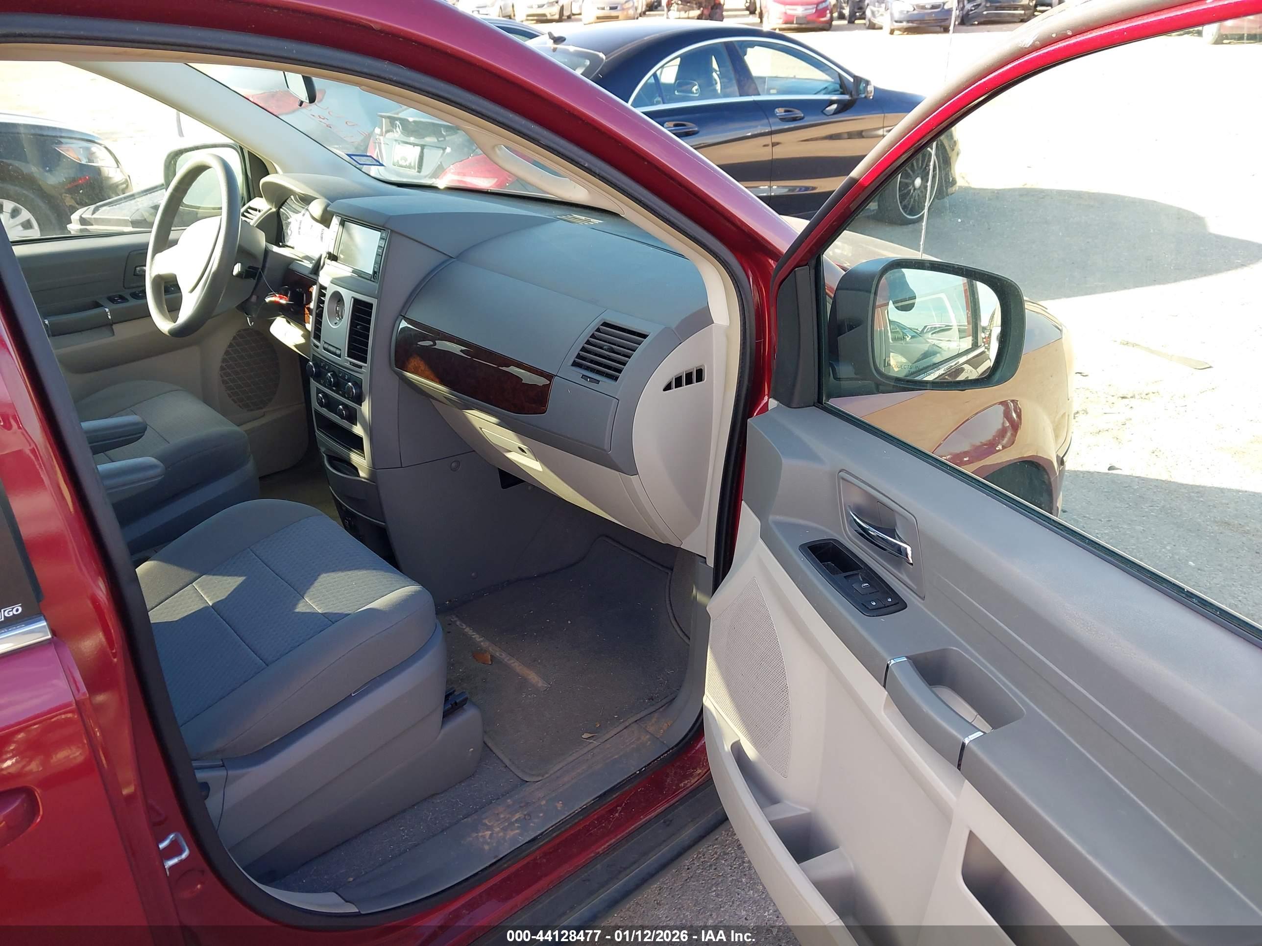 CHRYSLER TOWN image 5