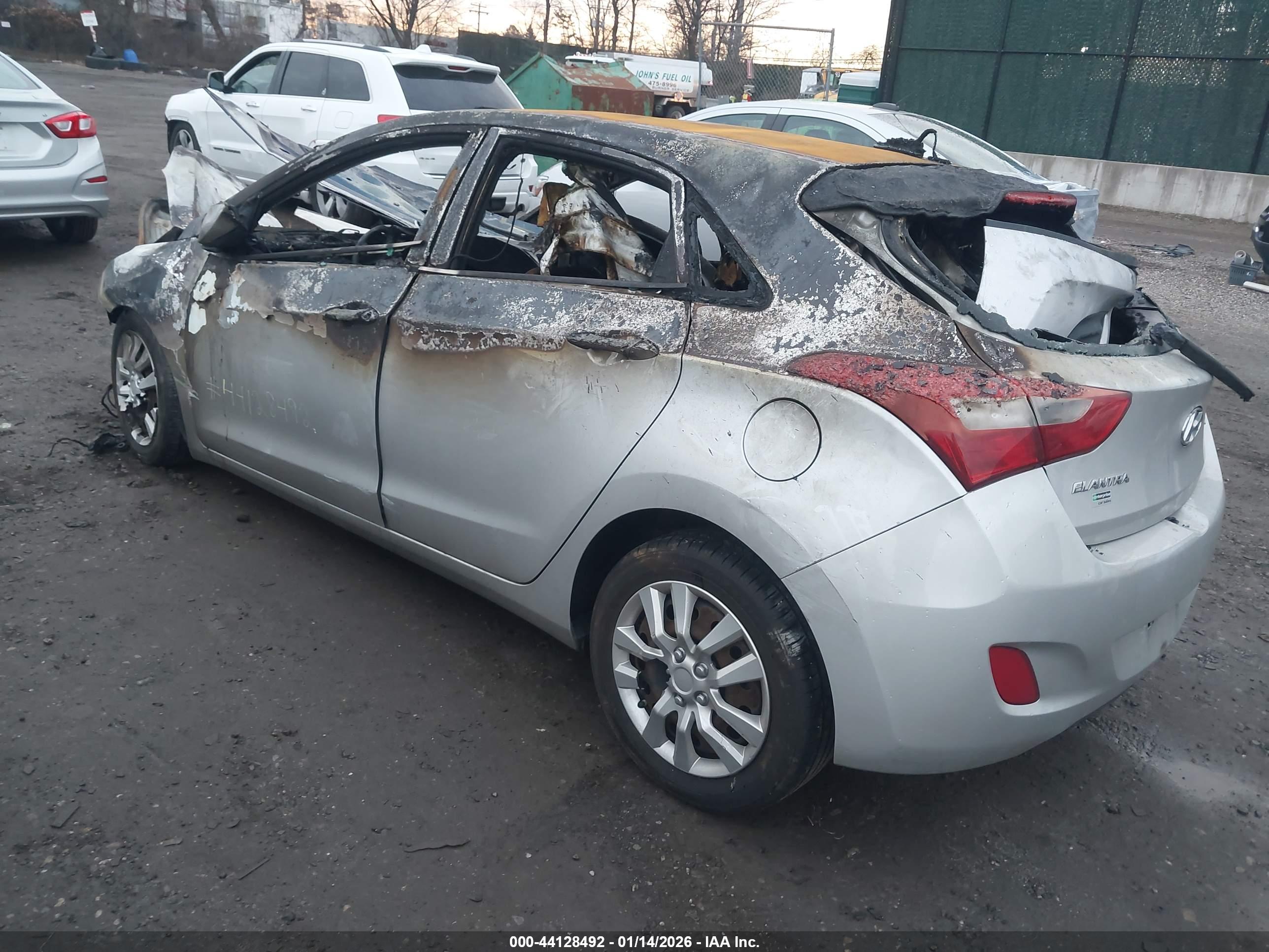 HYUNDAI ELANTRA image 3