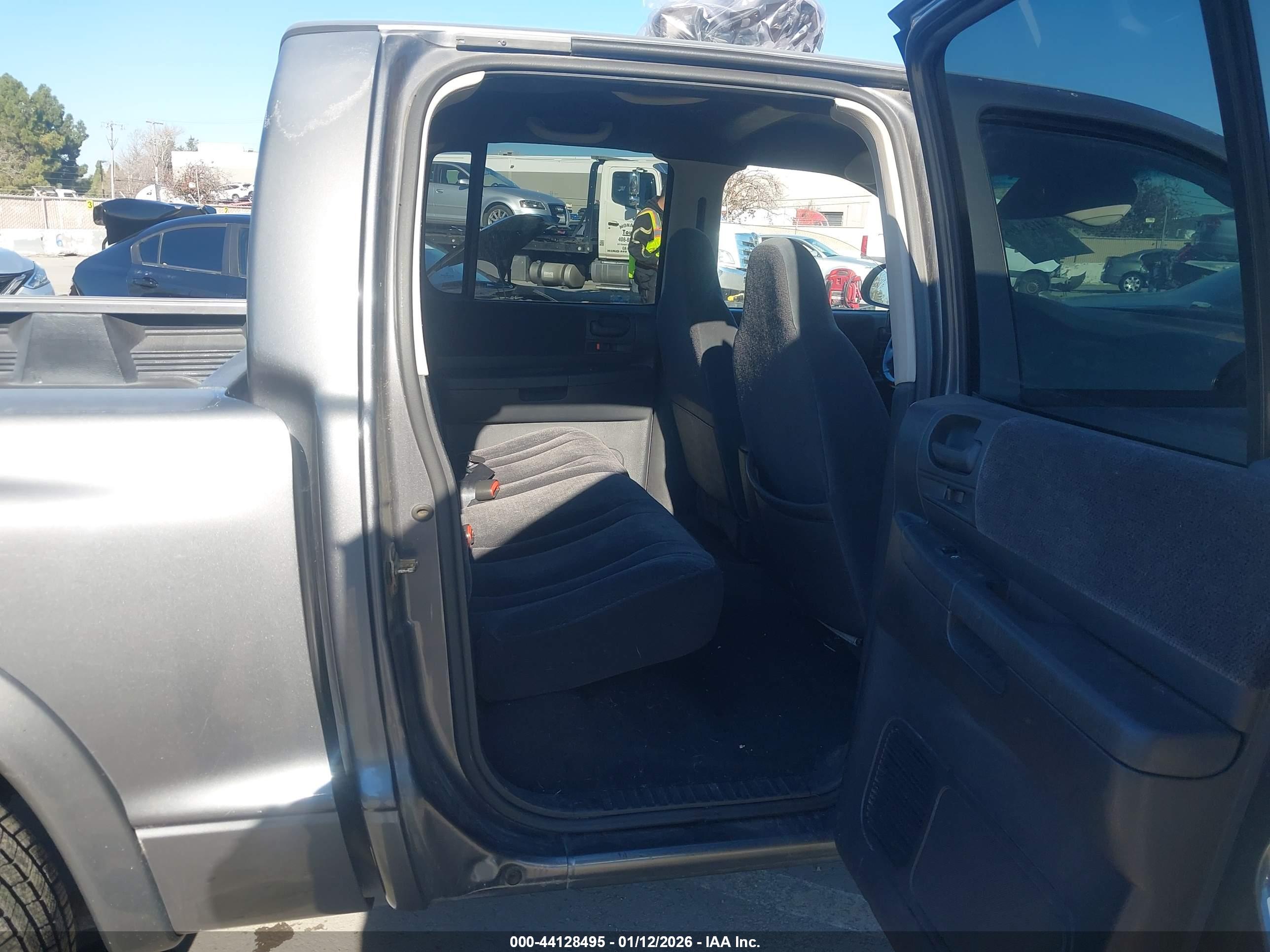 DODGE DAKOTA image 8
