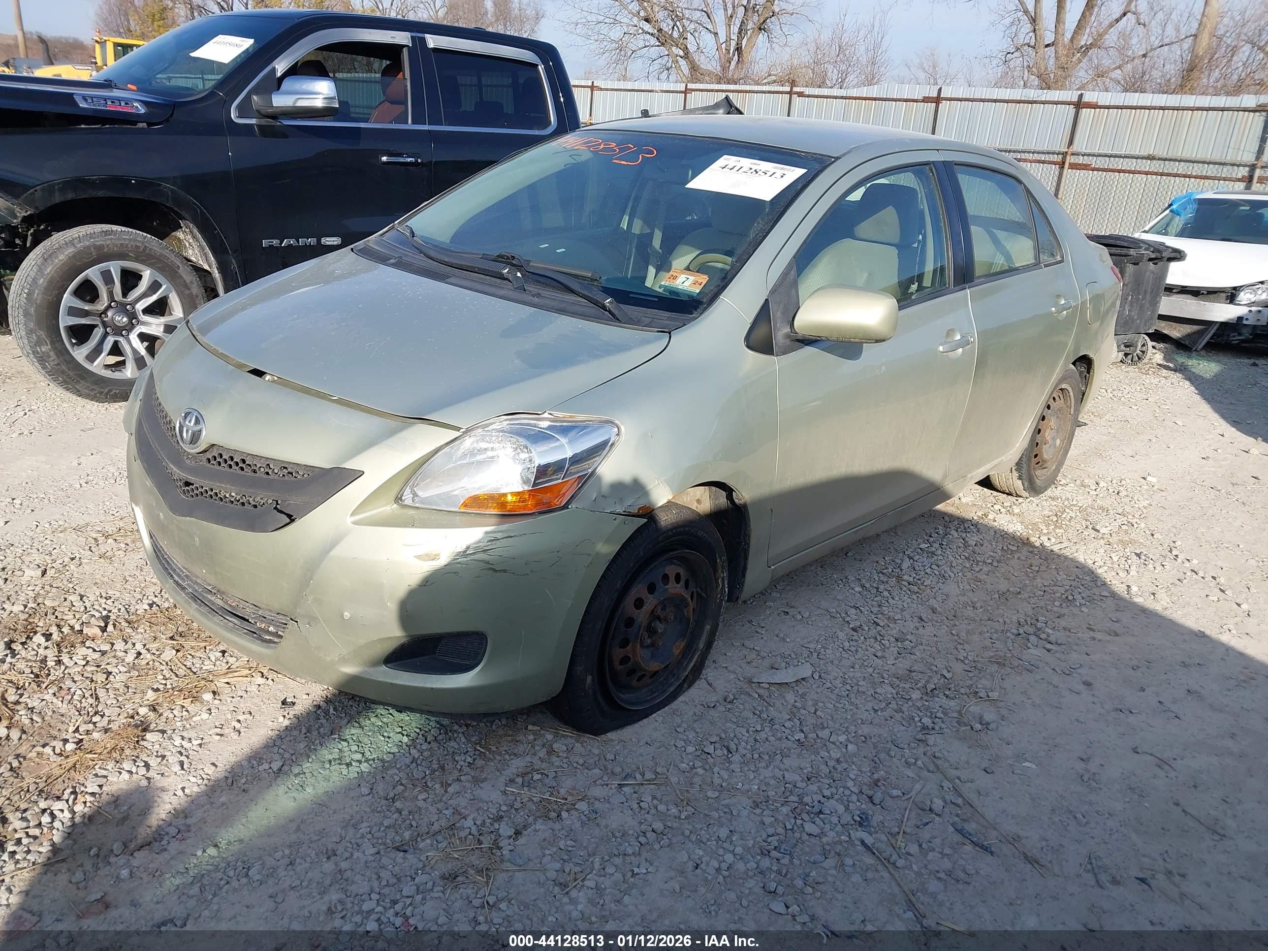 TOYOTA YARIS image 2