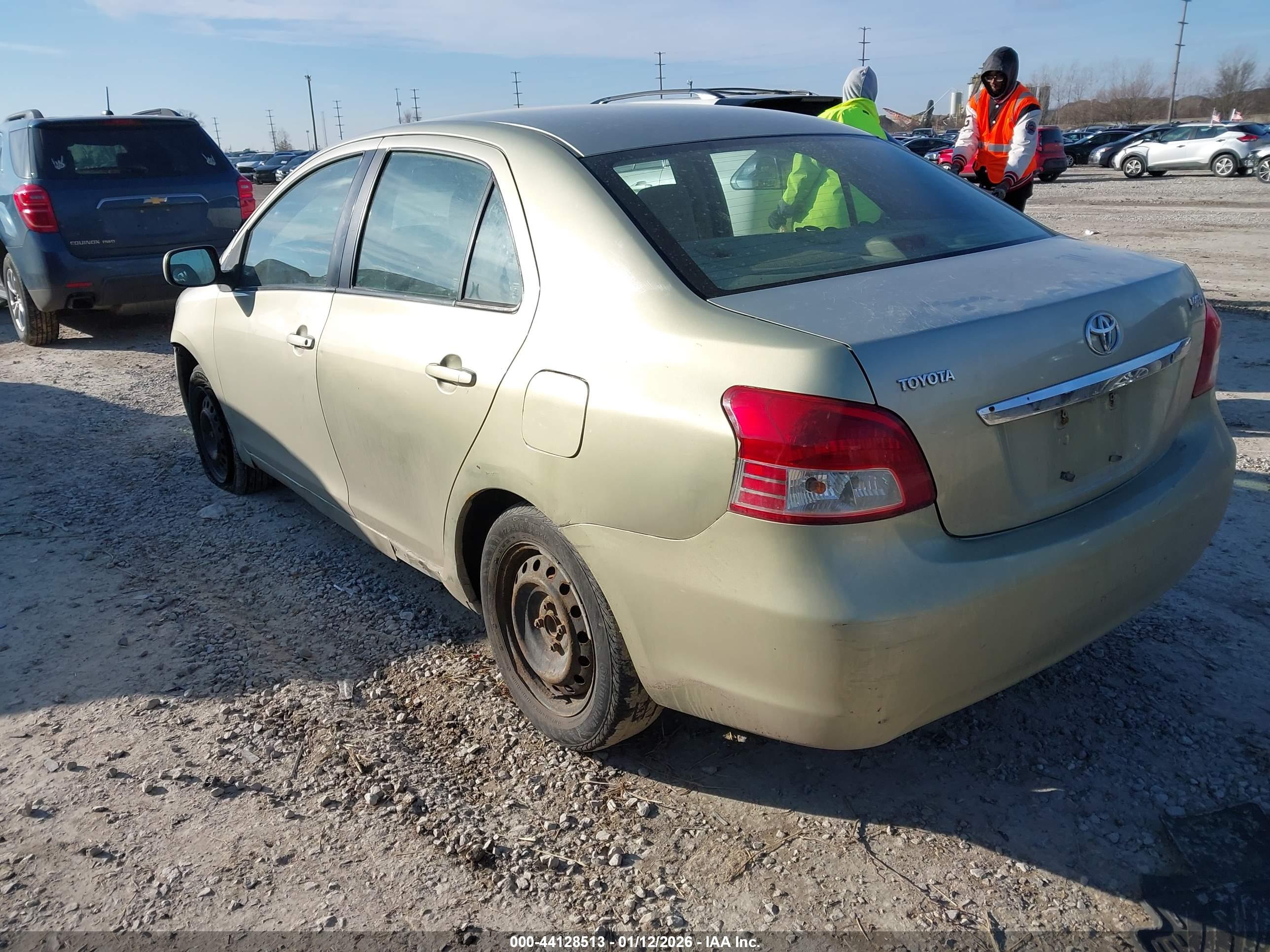 TOYOTA YARIS image 3