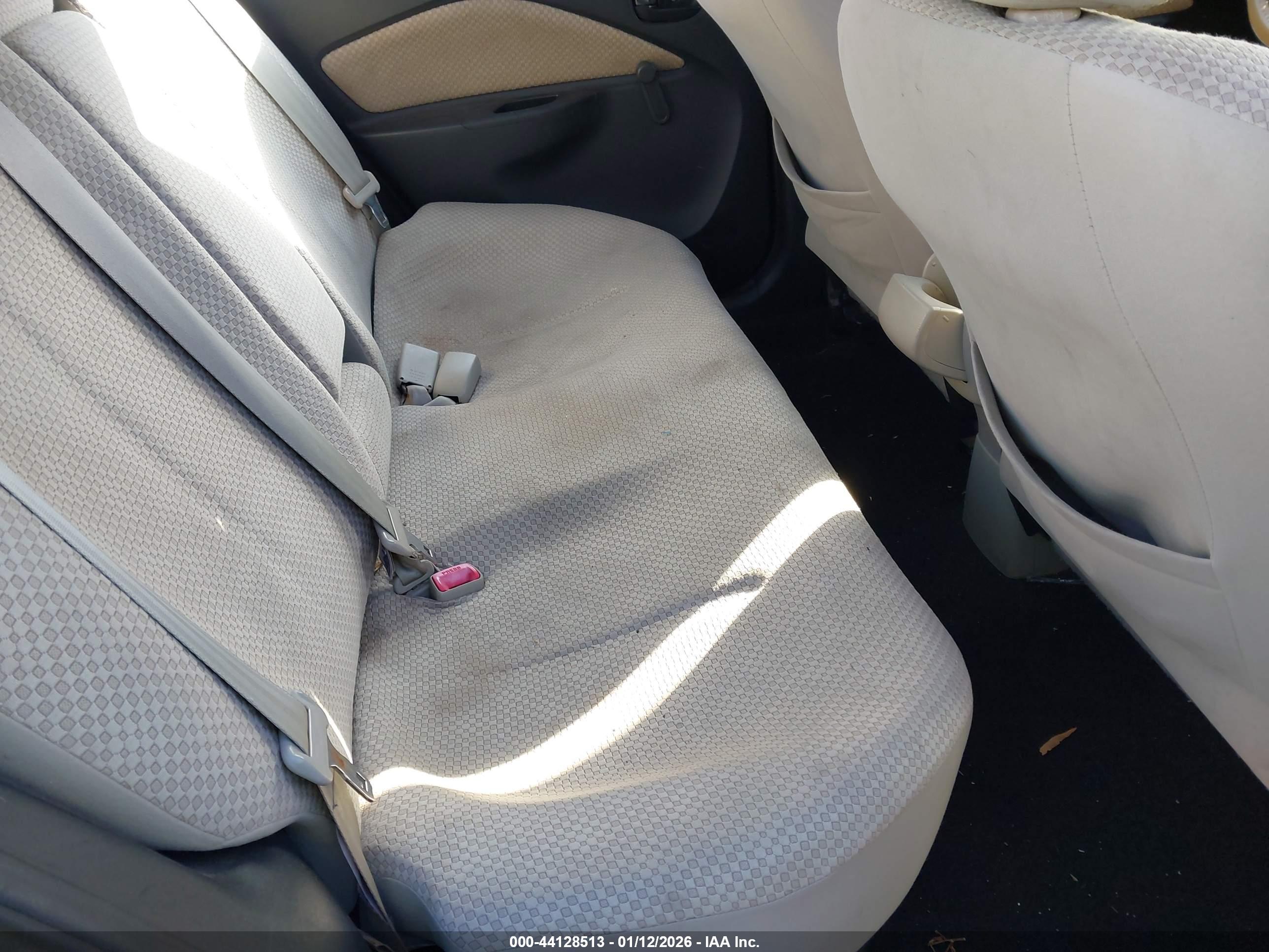TOYOTA YARIS image 8
