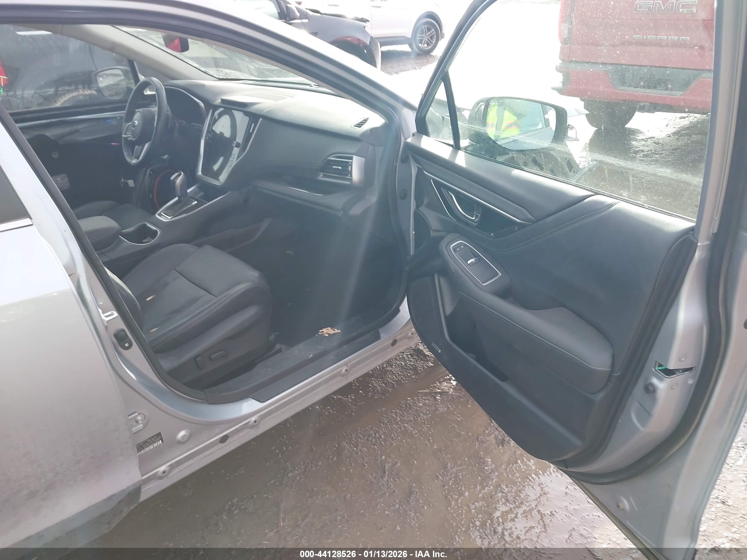 SUBARU OUTBACK image 5