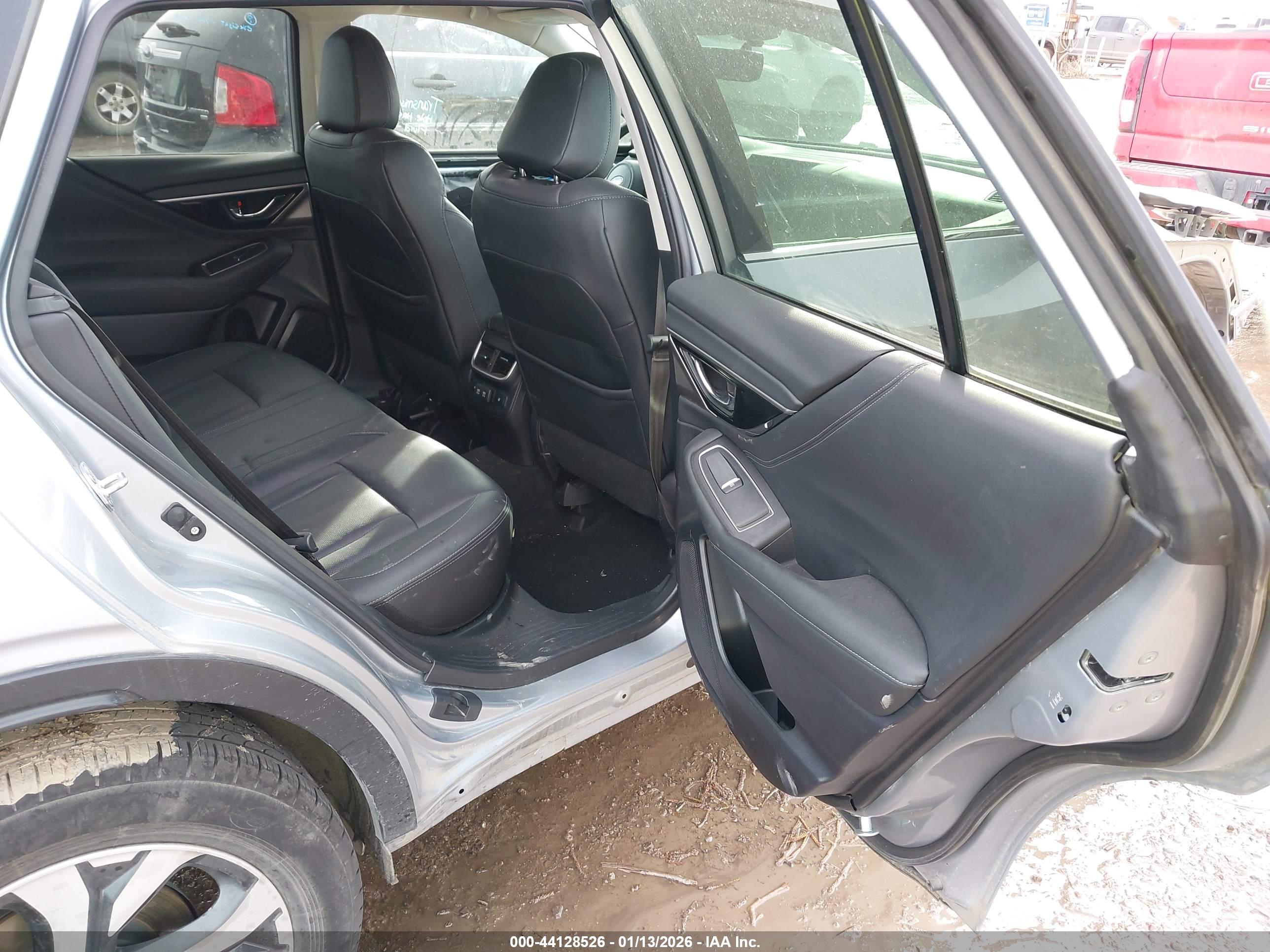 SUBARU OUTBACK image 8