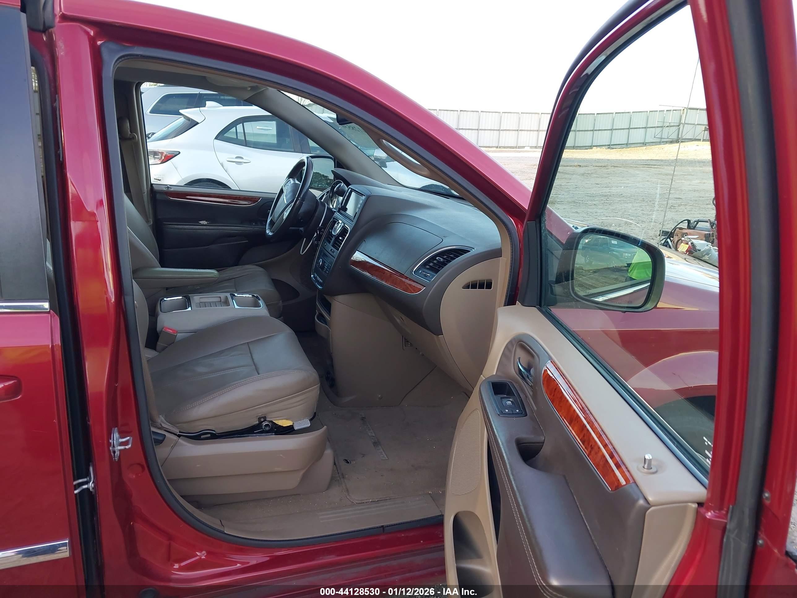 CHRYSLER TOWN image 5