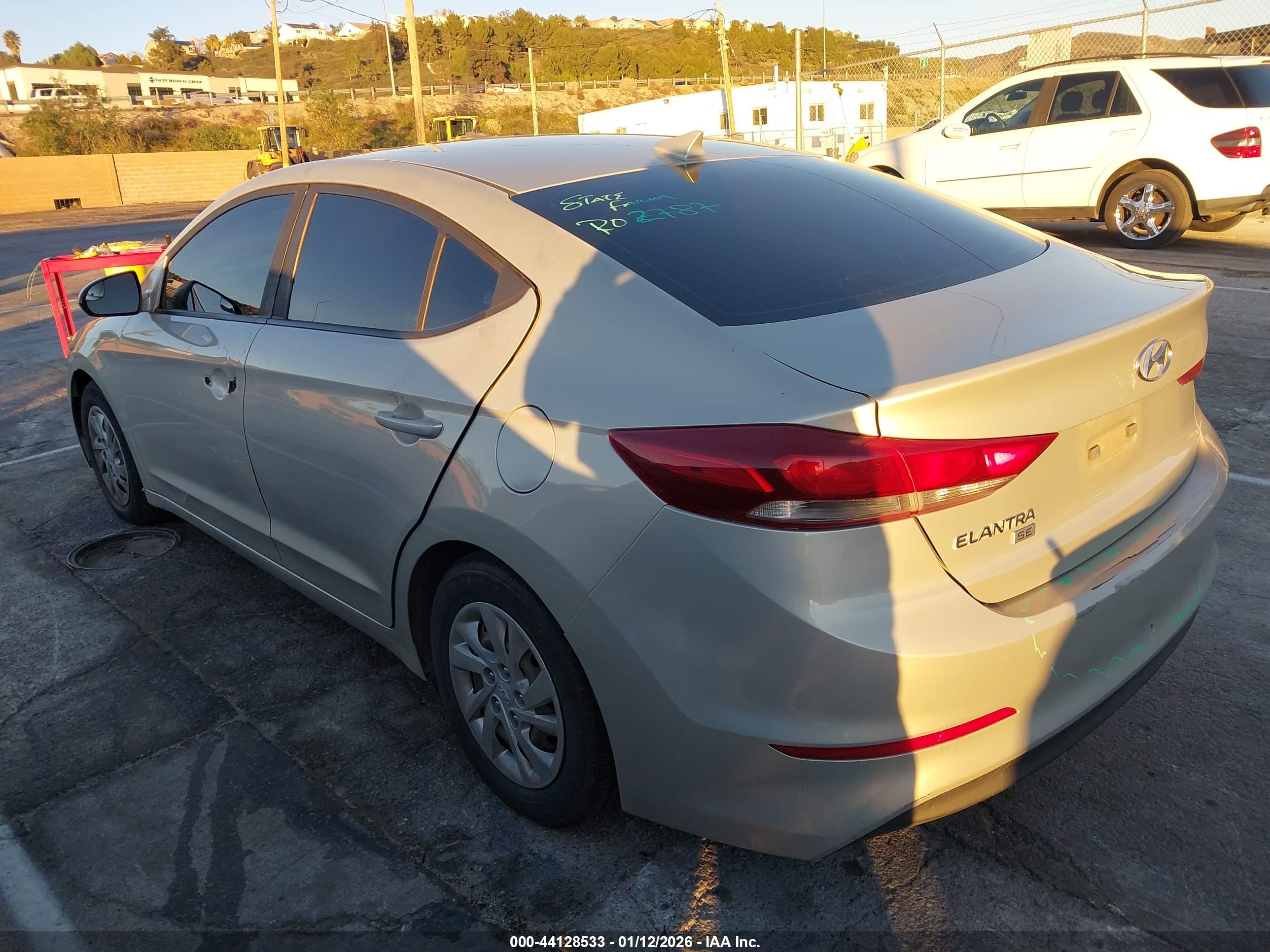 HYUNDAI ELANTRA image 3