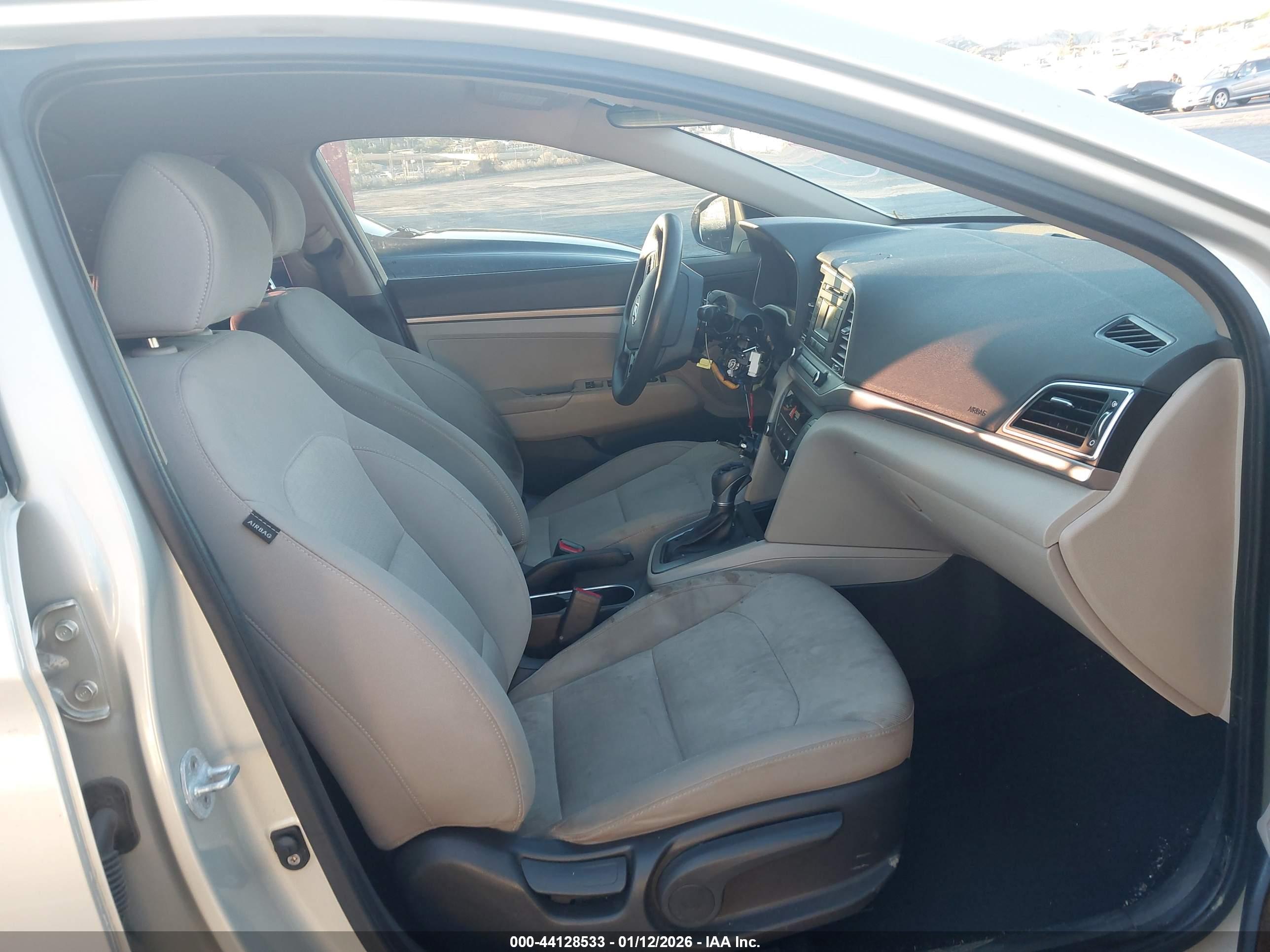 HYUNDAI ELANTRA image 5