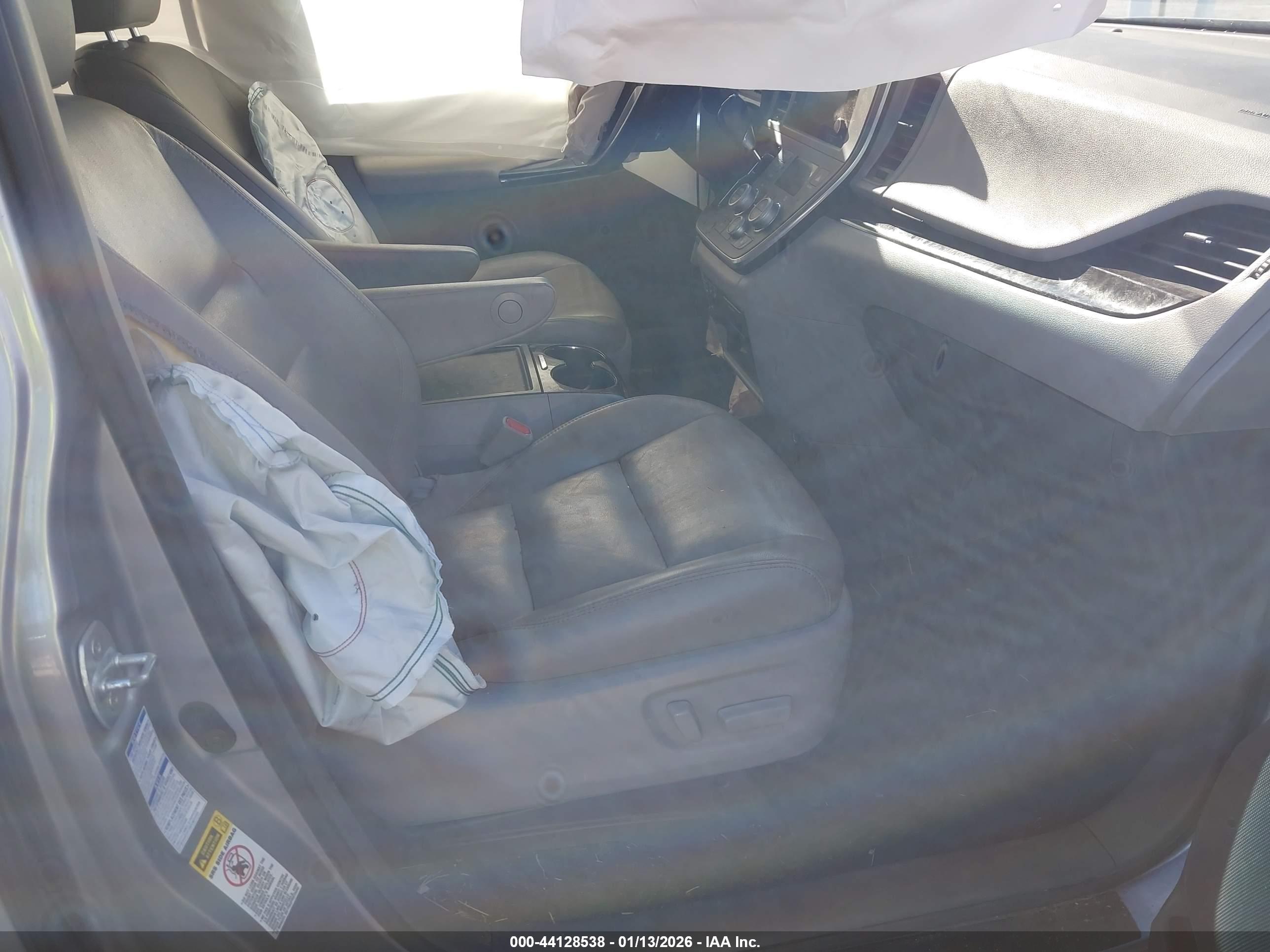 TOYOTA SIENNA image 5
