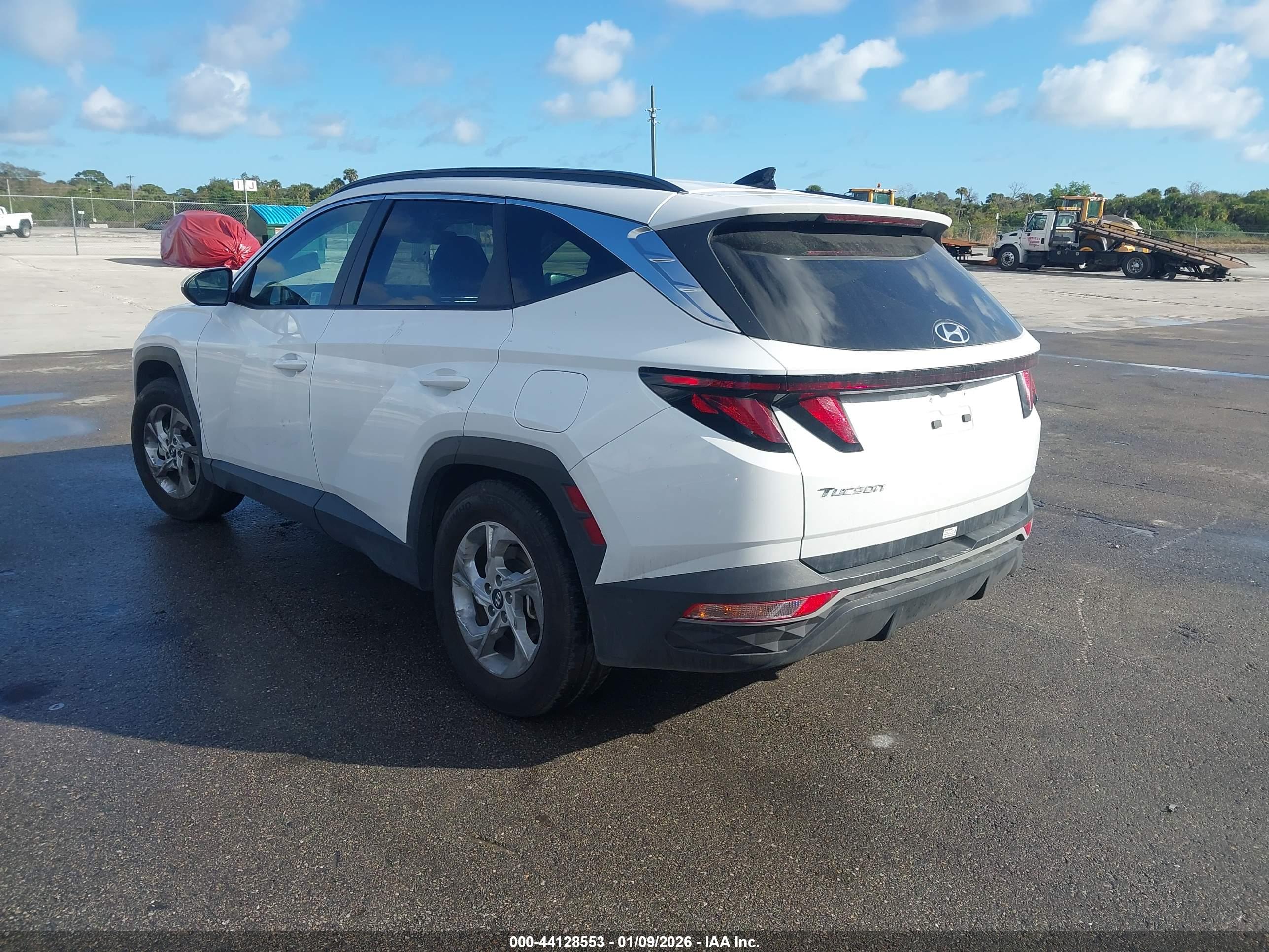 HYUNDAI TUCSON image 3