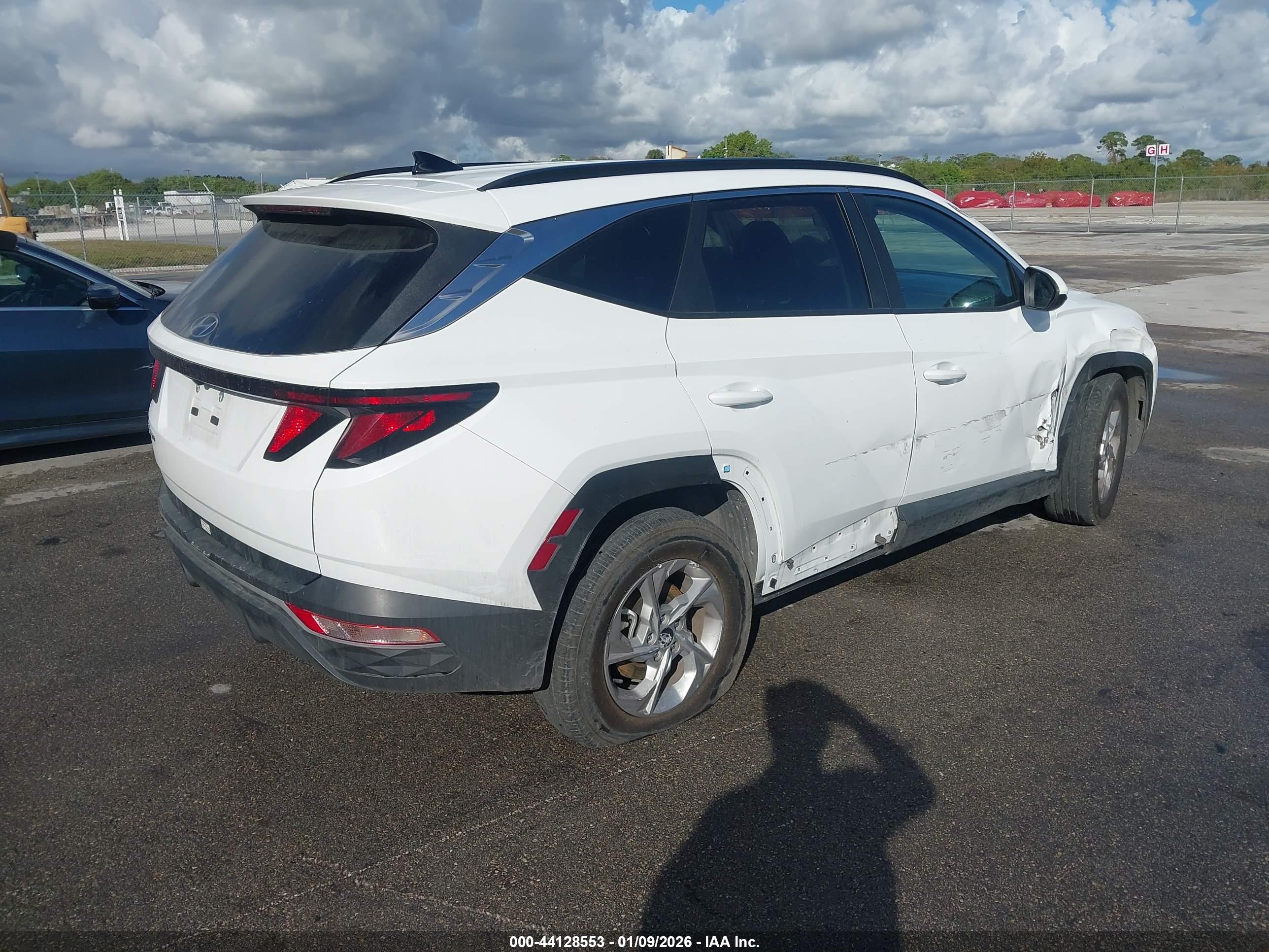 HYUNDAI TUCSON image 4