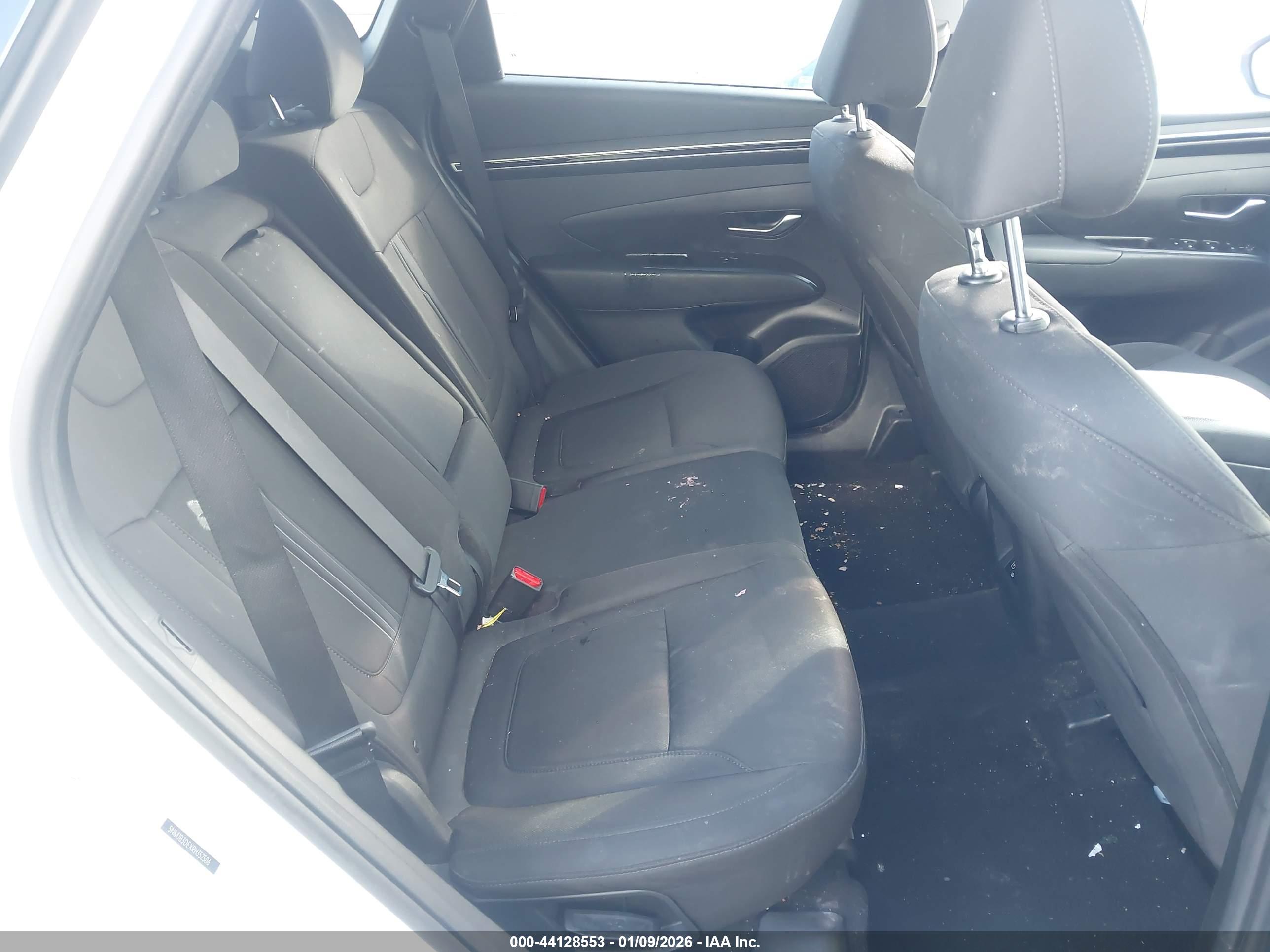 HYUNDAI TUCSON image 8