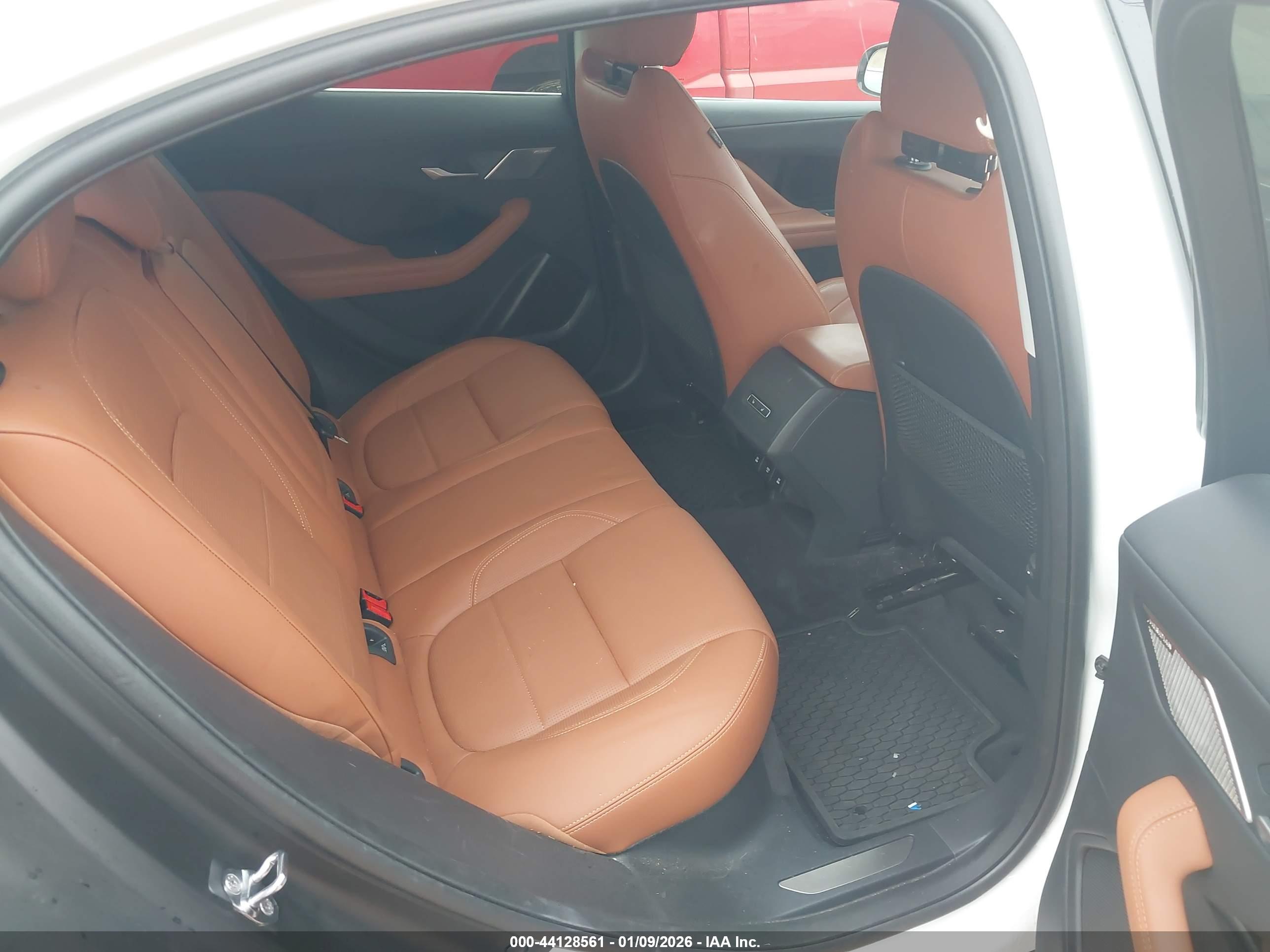 JAGUAR I-PACE image 8