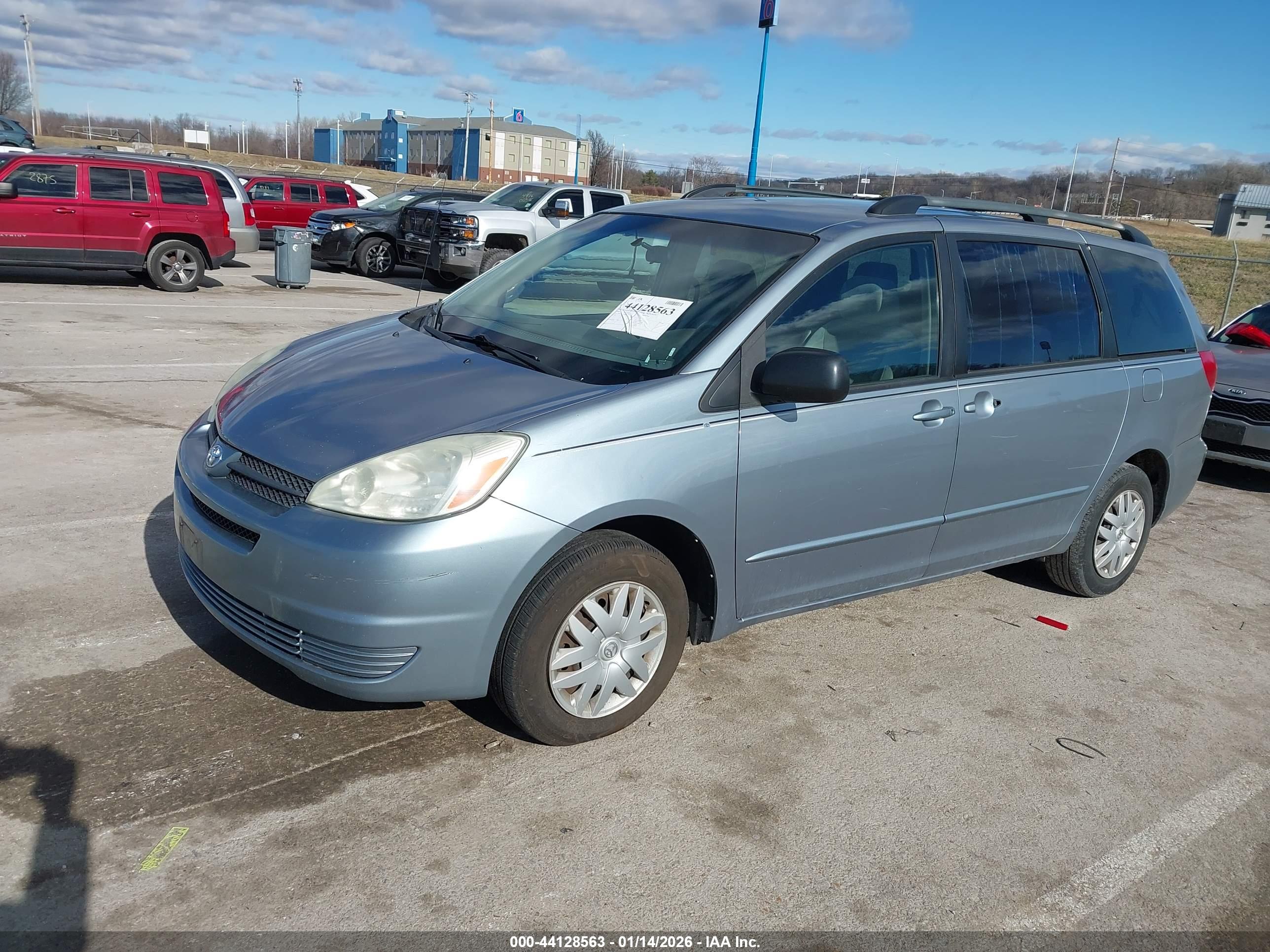 TOYOTA SIENNA image 2