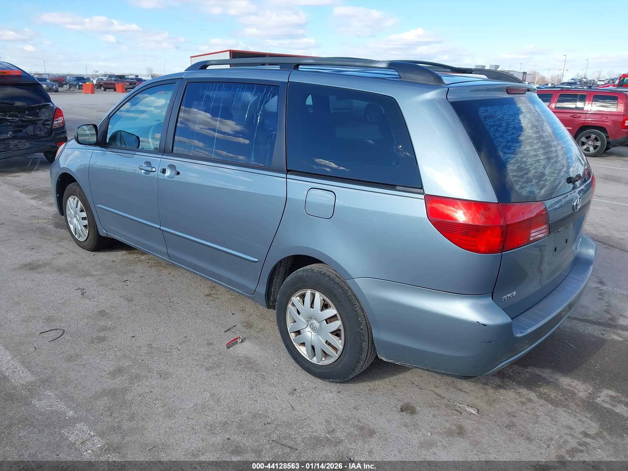 TOYOTA SIENNA image 3