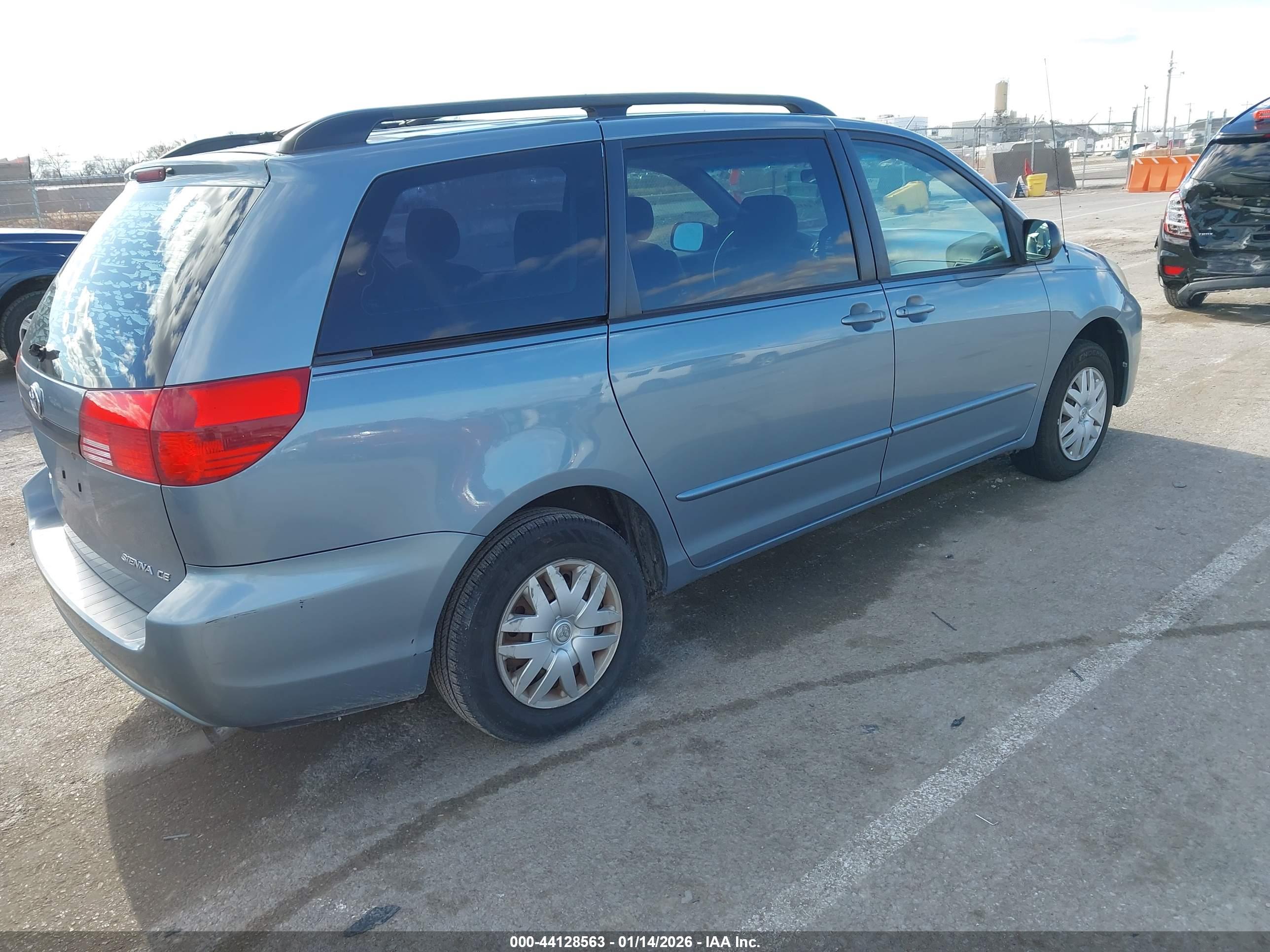 TOYOTA SIENNA image 4