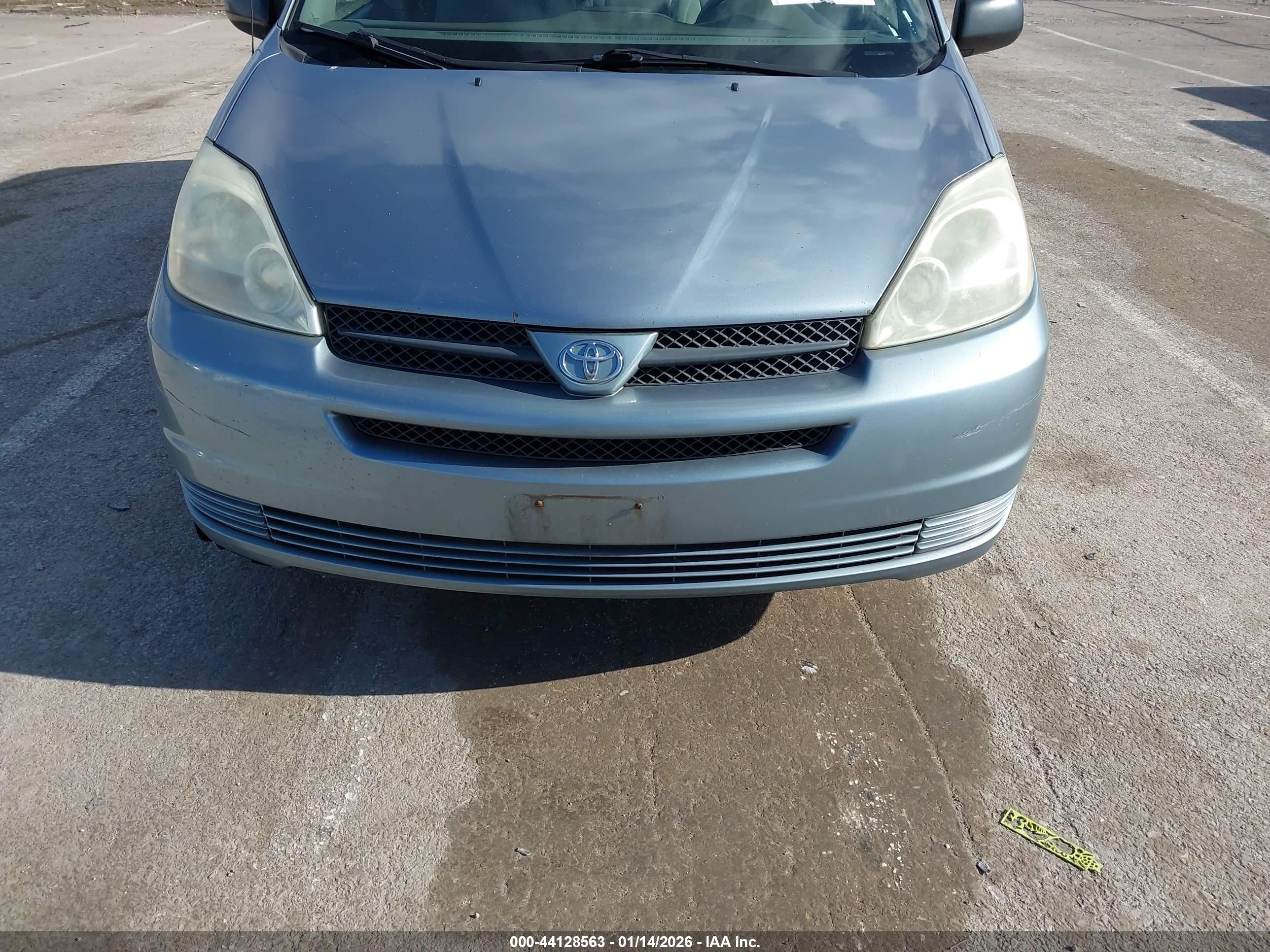 TOYOTA SIENNA image 6