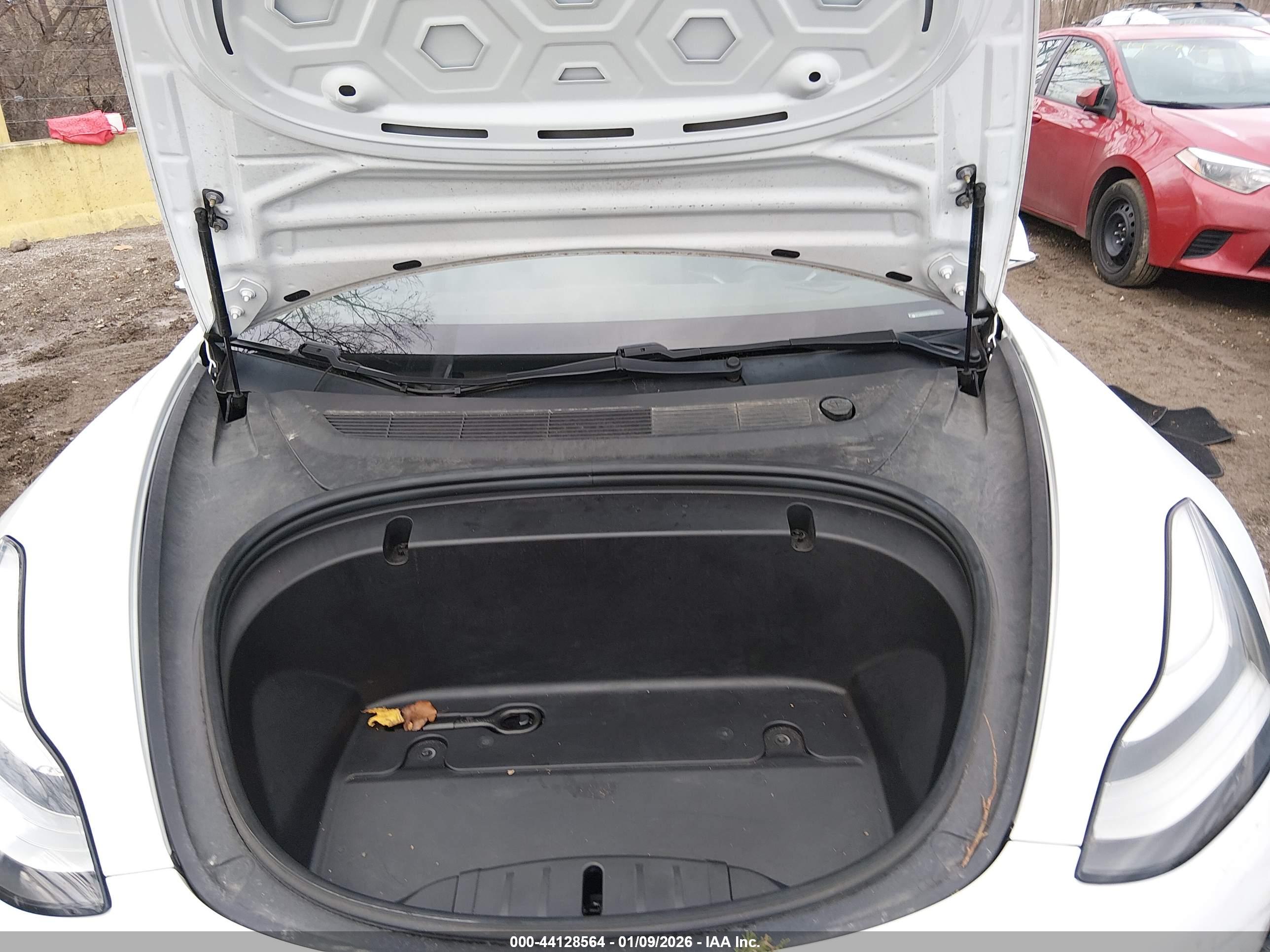 TESLA MODEL image 10