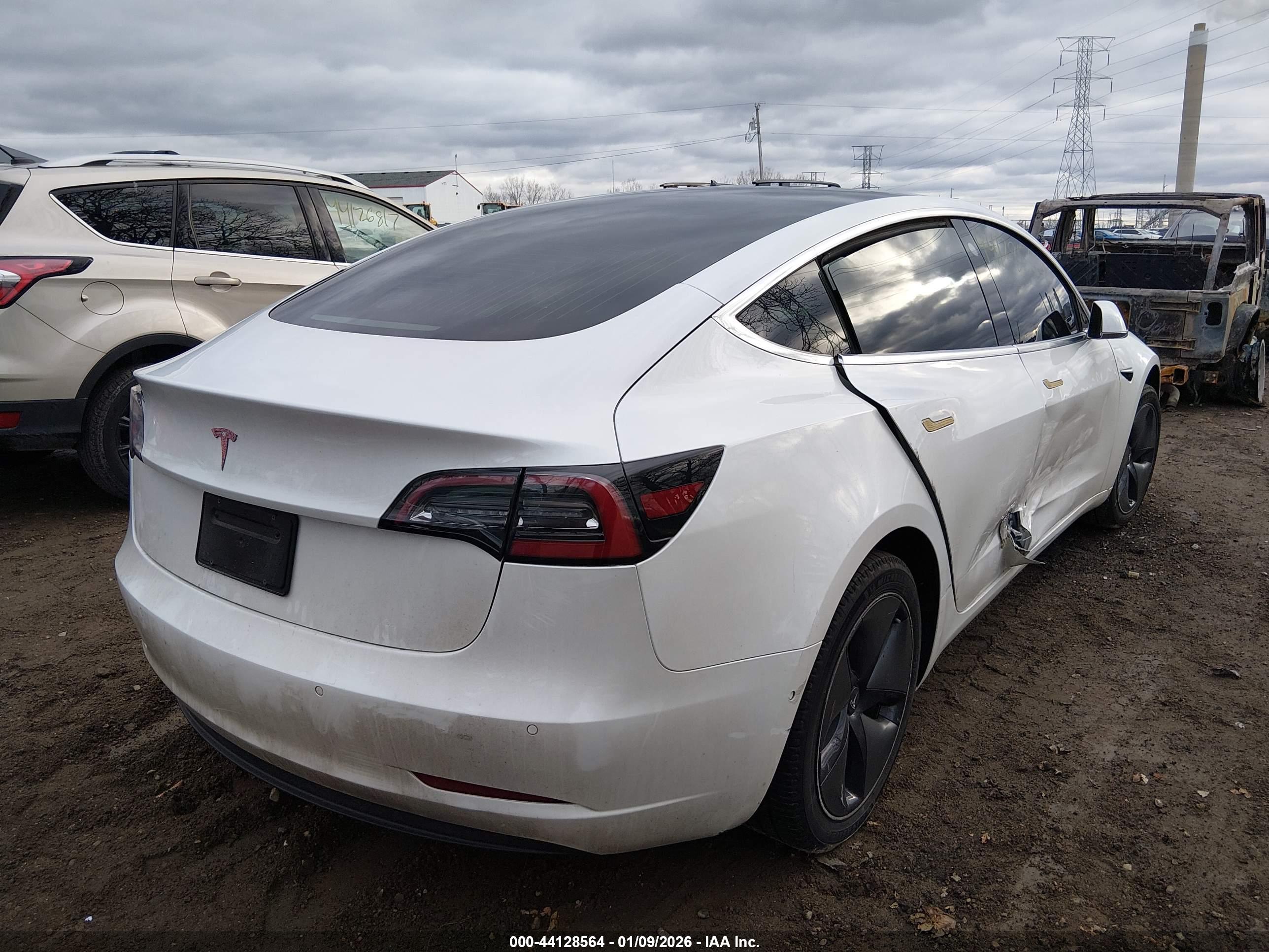 TESLA MODEL image 4