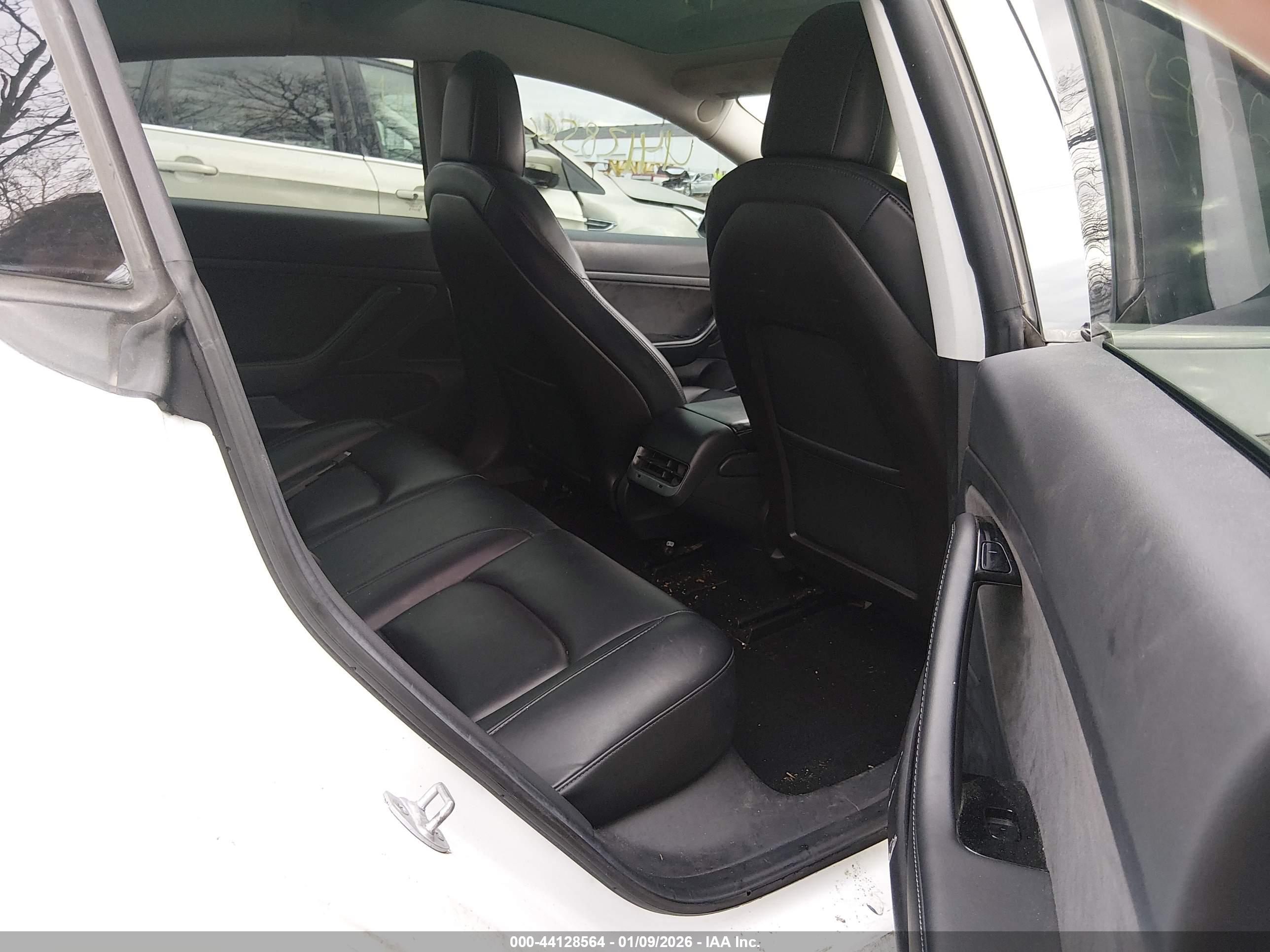 TESLA MODEL image 8