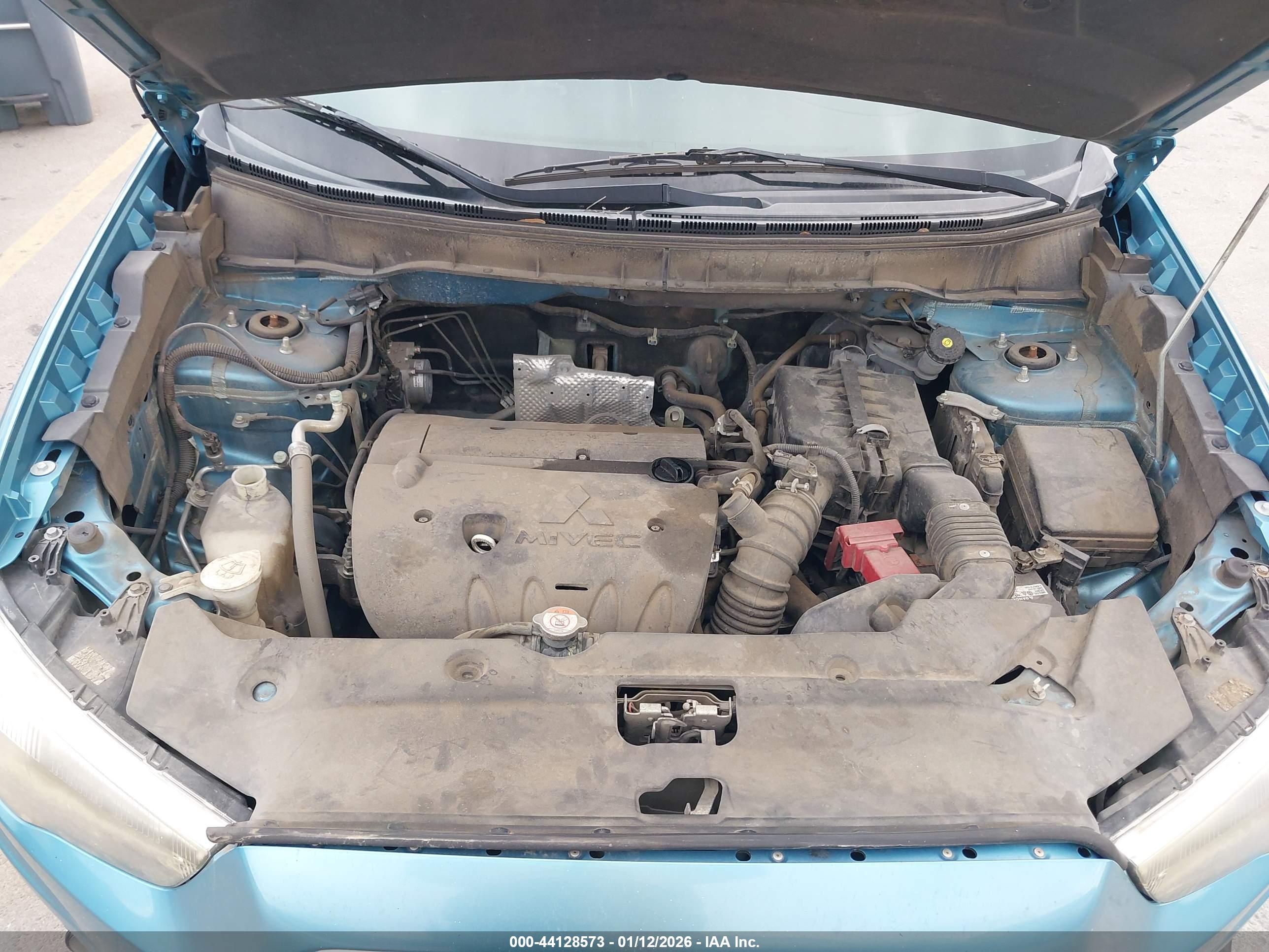 MITSUBISHI OUTLANDER image 10