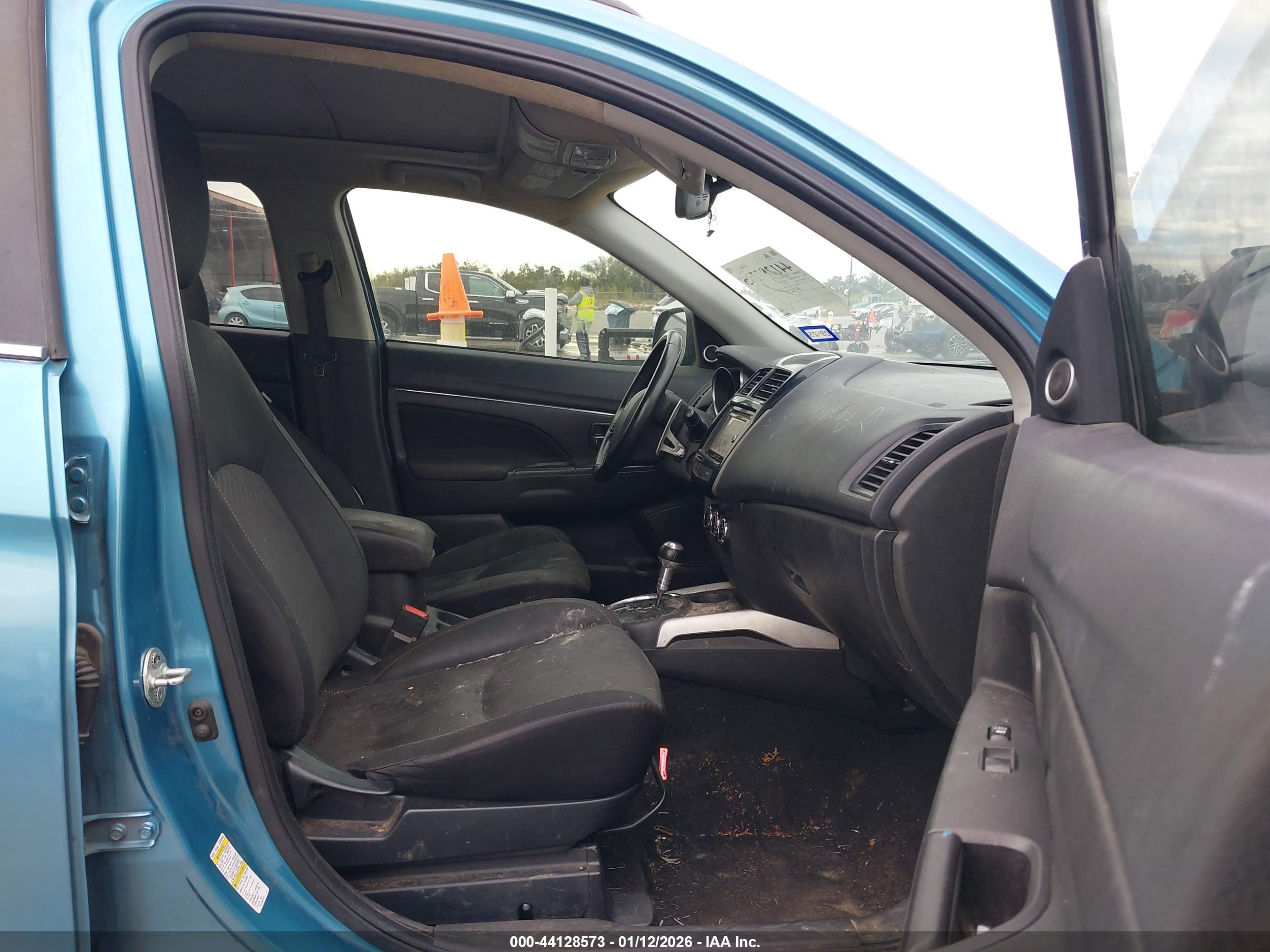 MITSUBISHI OUTLANDER image 5