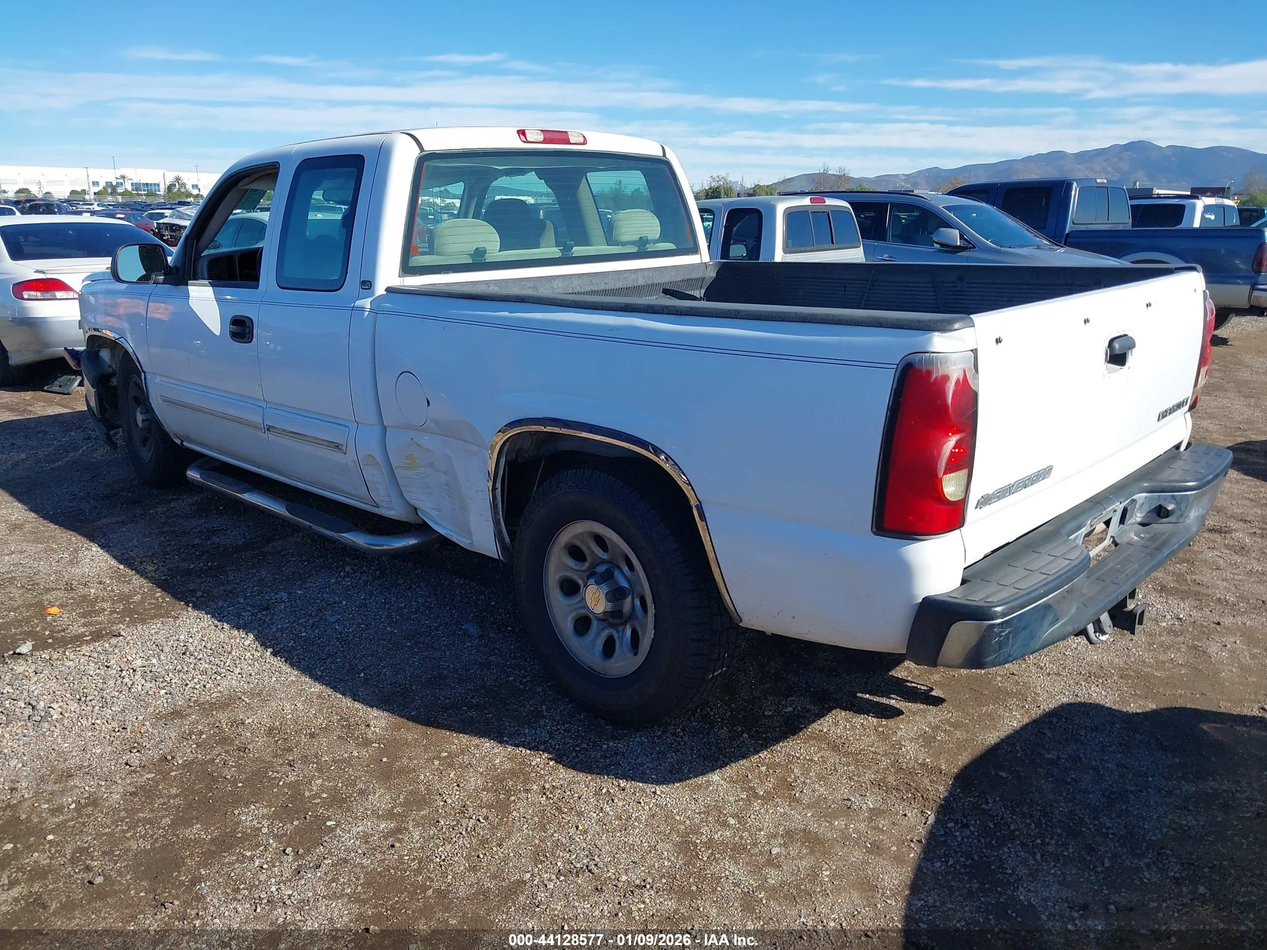 CHEVROLET SILVERADO image 3