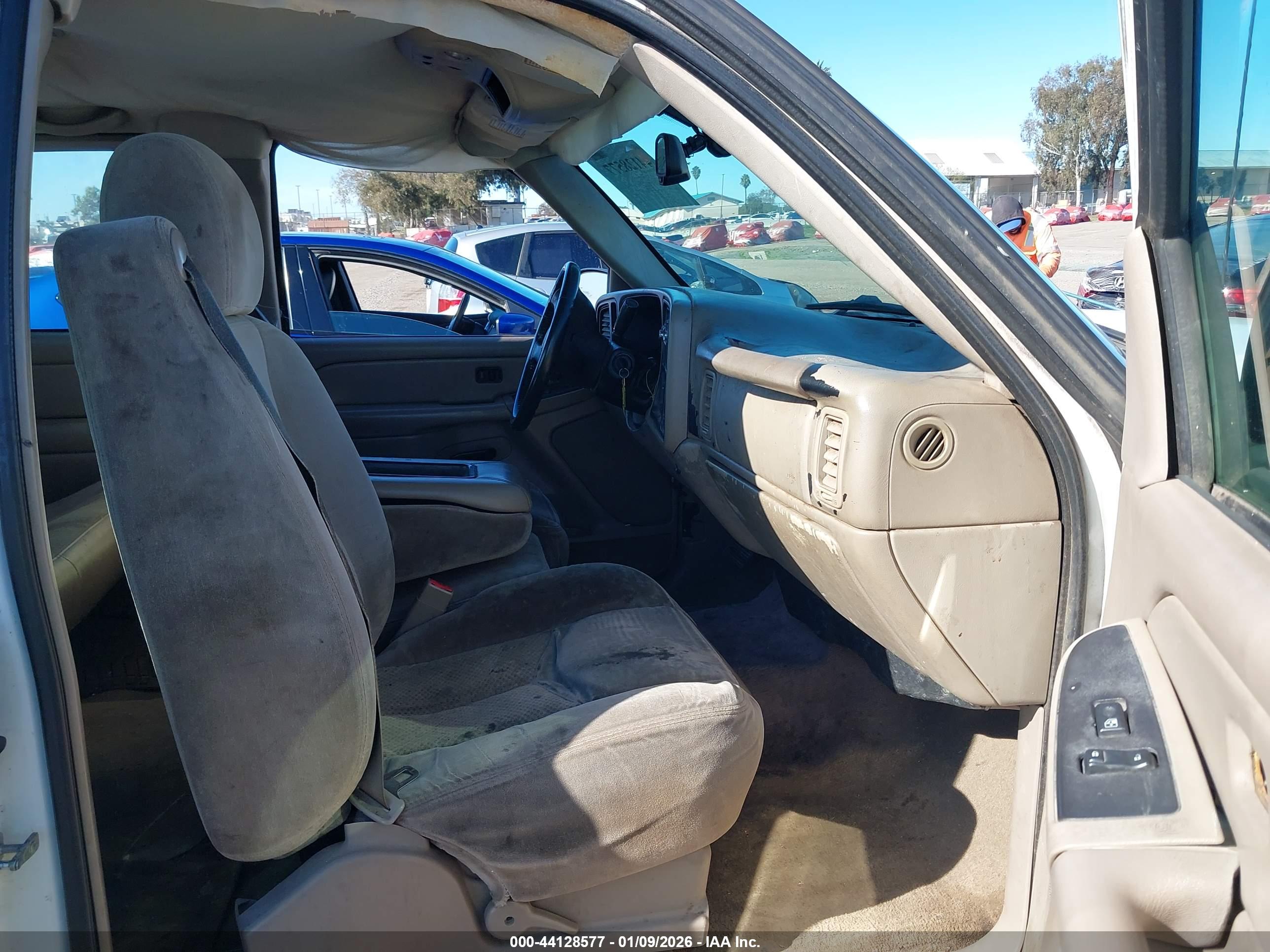 CHEVROLET SILVERADO image 5