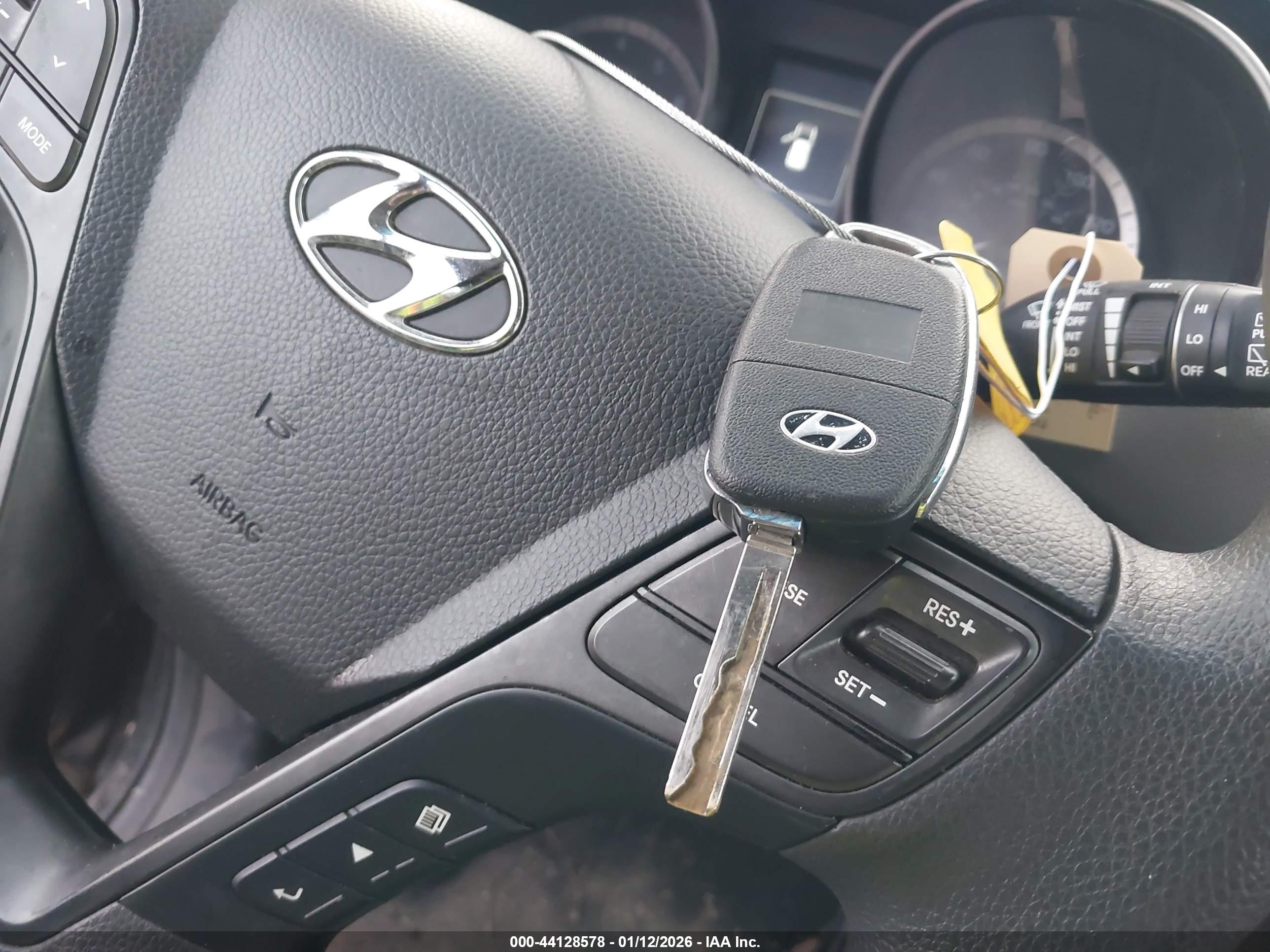 HYUNDAI SANTA image 11