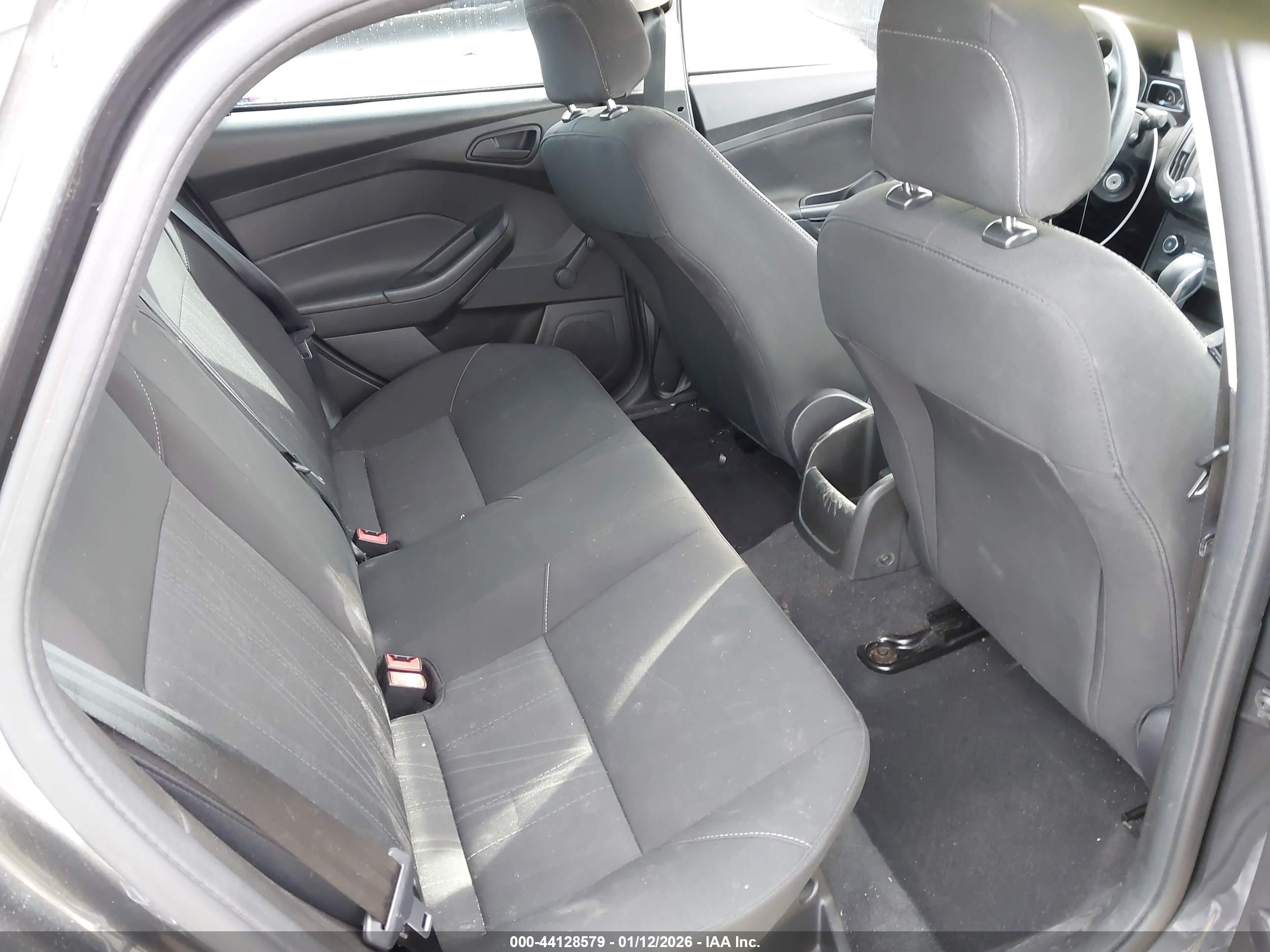 FORD FOCUS image 8