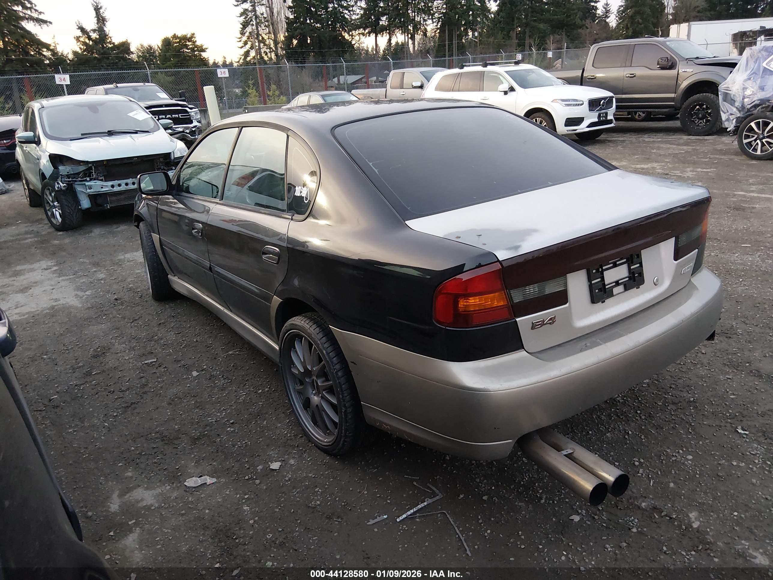 SUBARU OUTBACK image 3