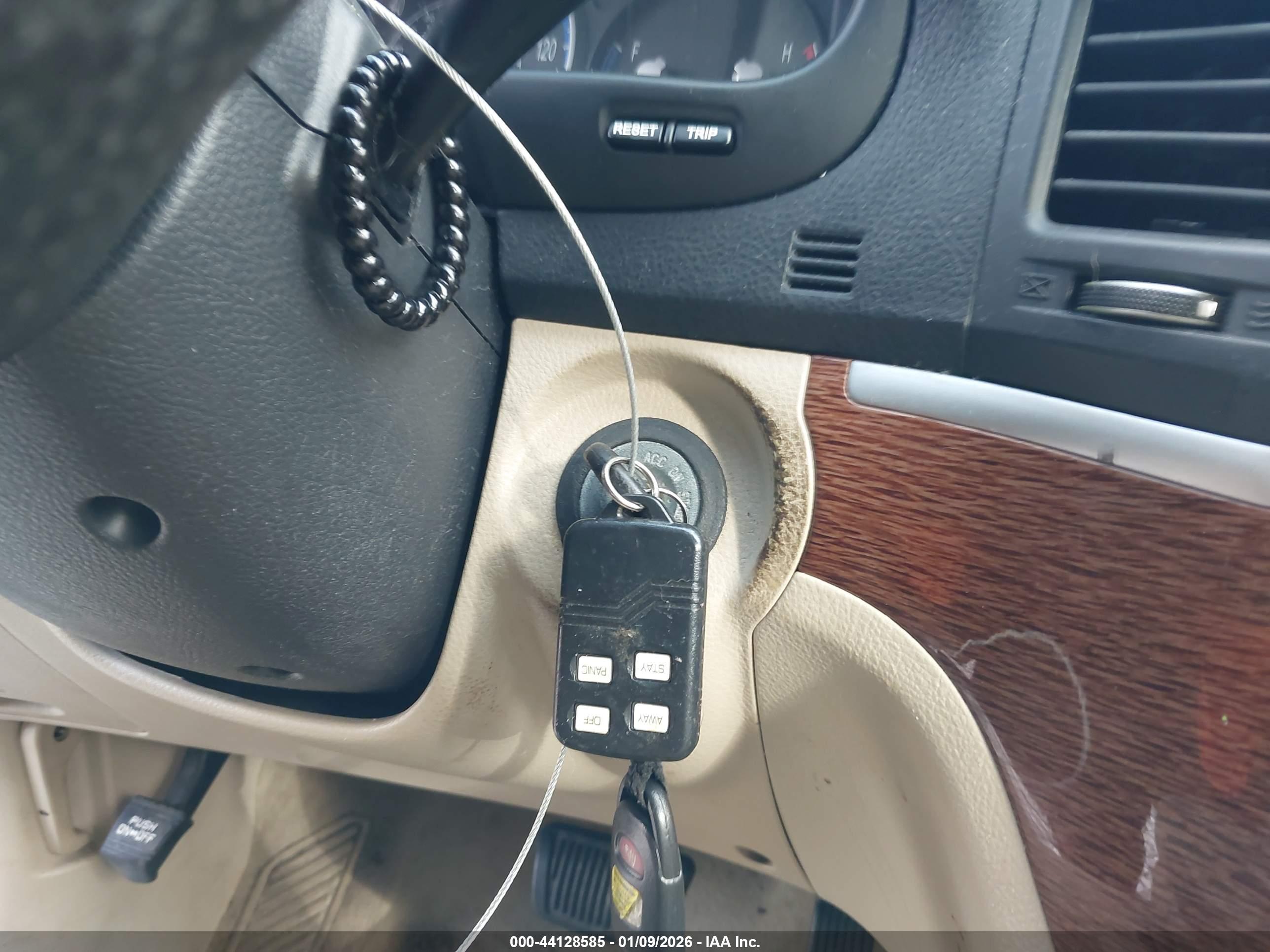 HYUNDAI SANTA image 11