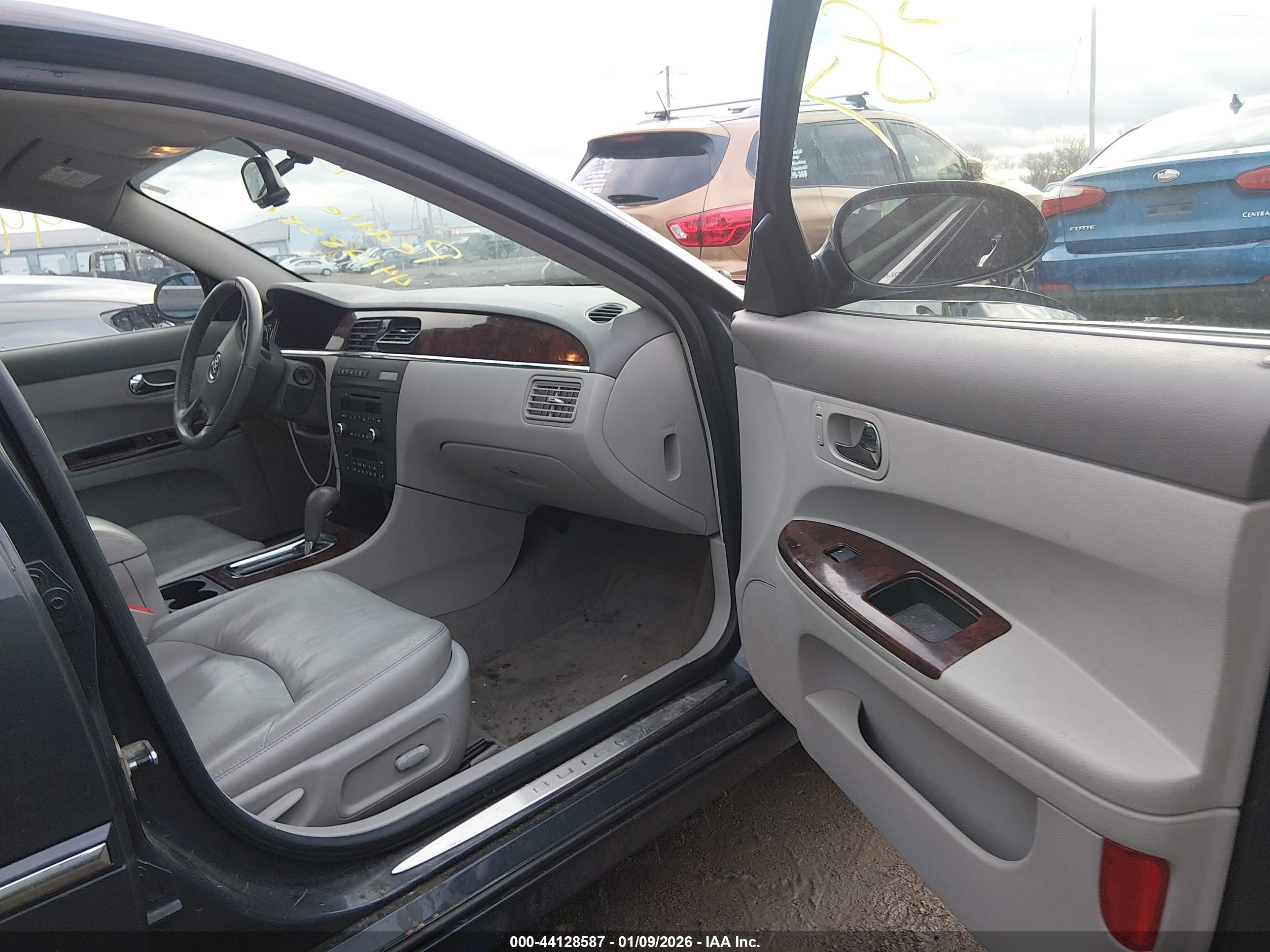 BUICK LACROSSE image 5