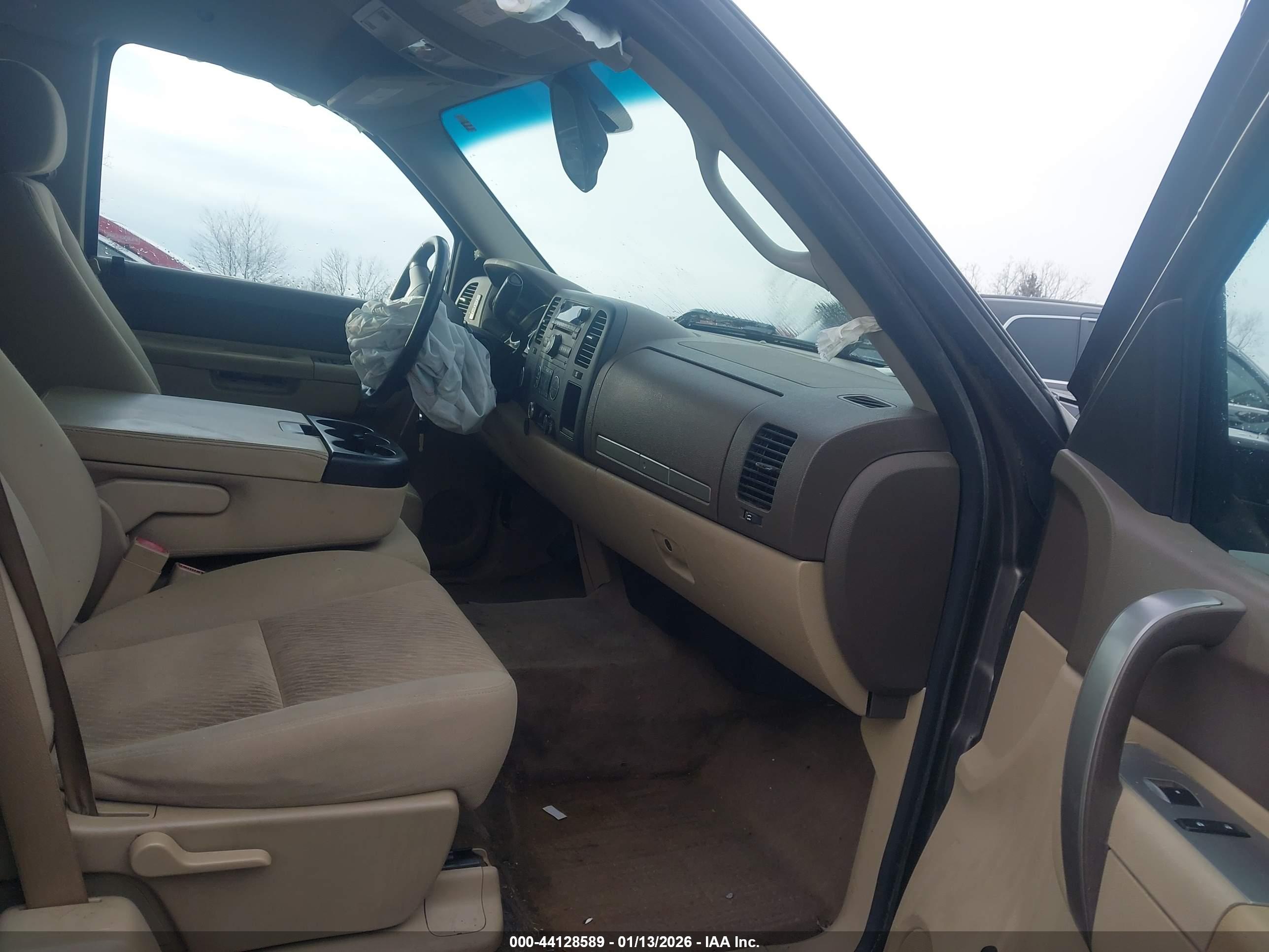 CHEVROLET SILVERADO image 5
