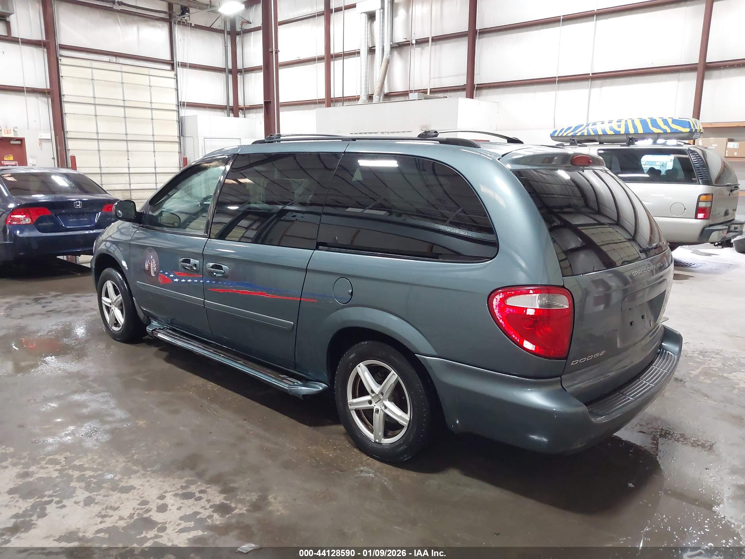 DODGE GRAND image 3