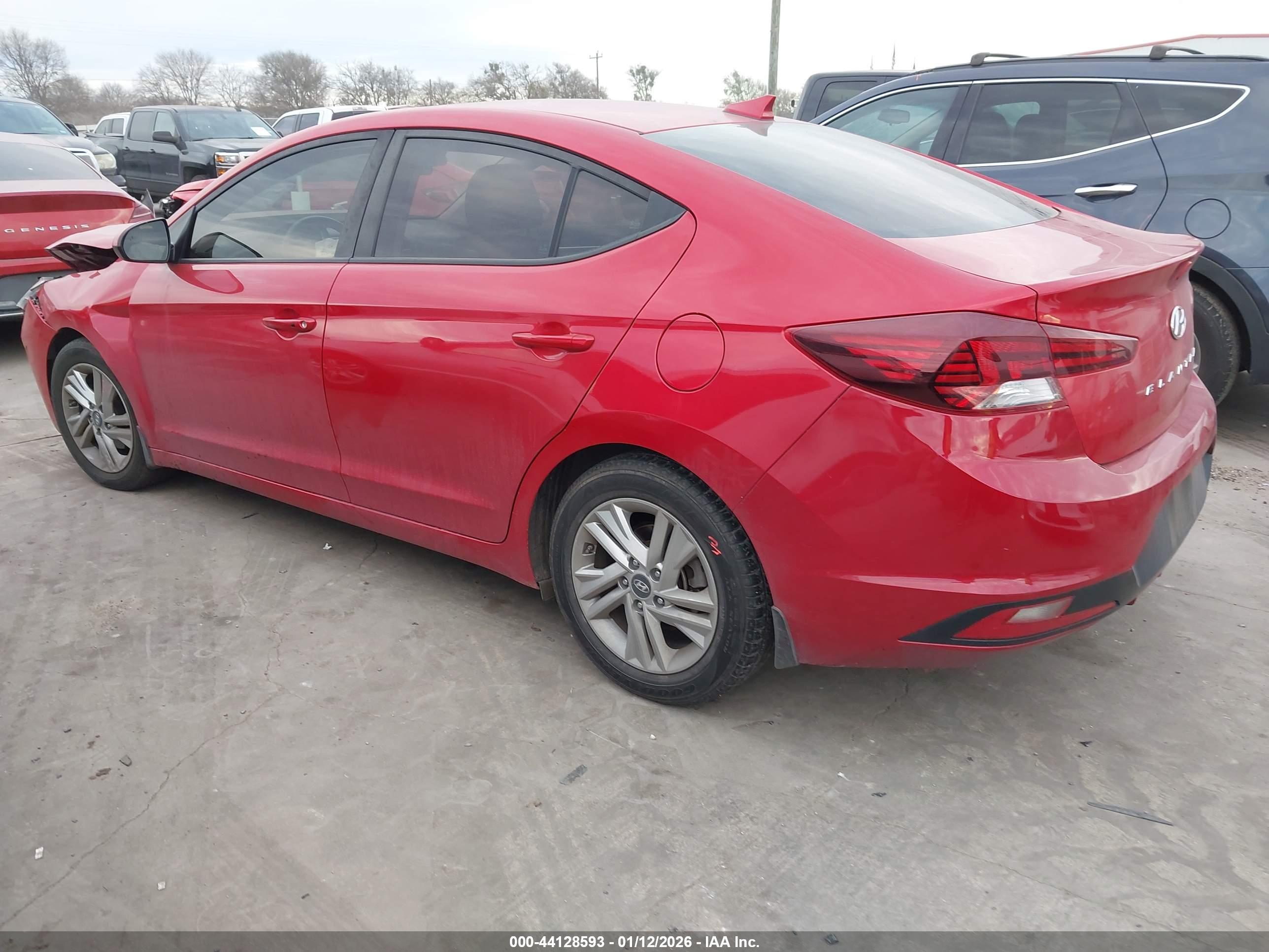 HYUNDAI ELANTRA image 3