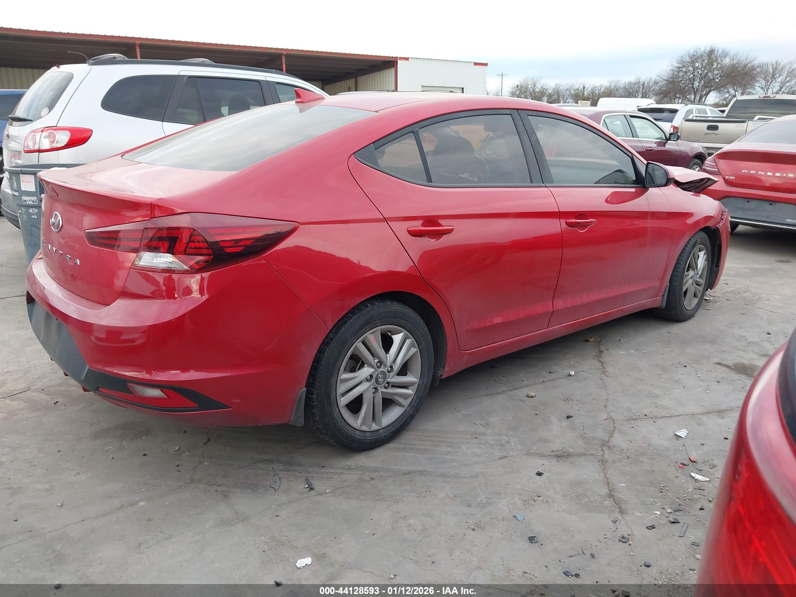 HYUNDAI ELANTRA image 4