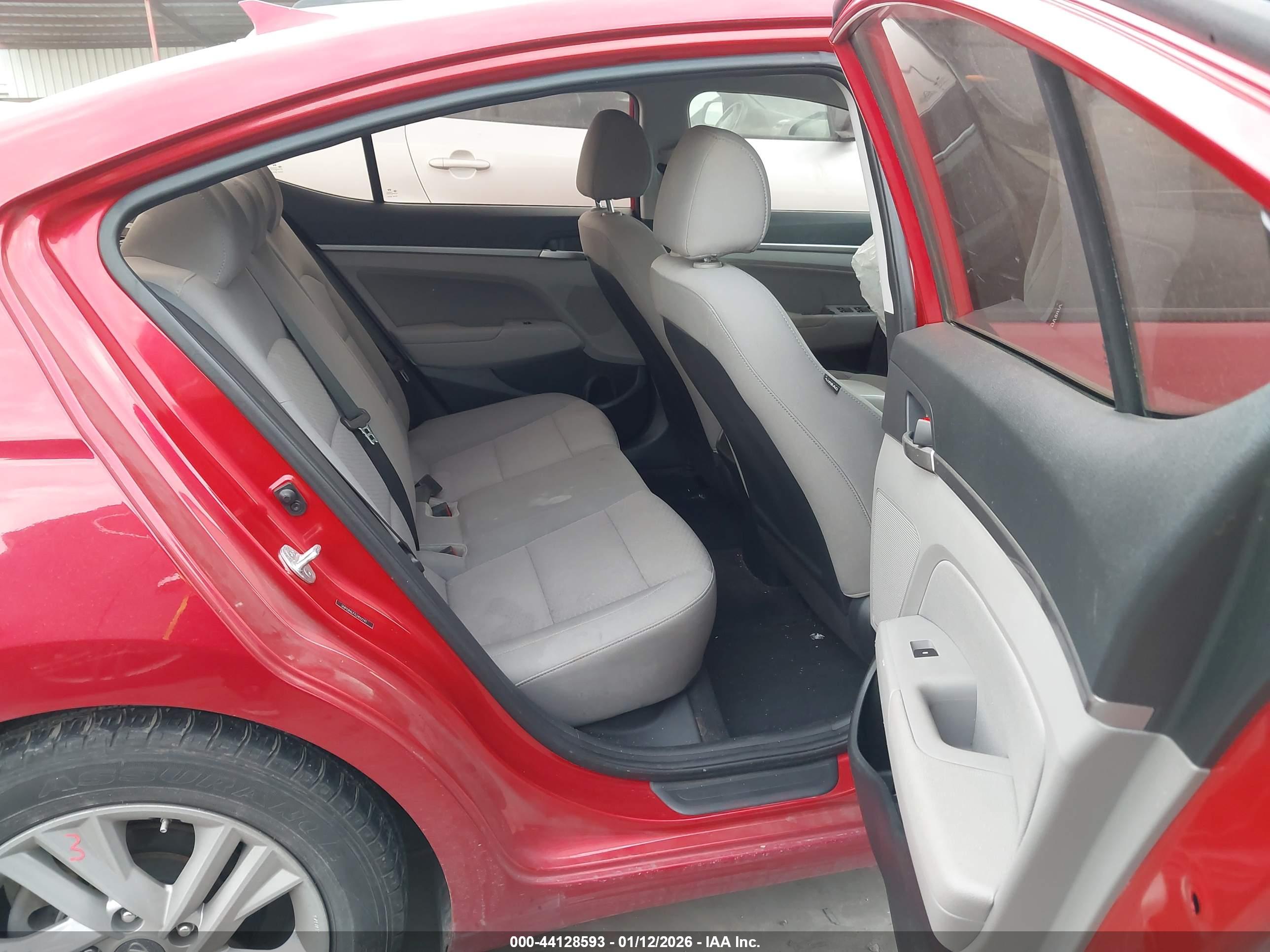 HYUNDAI ELANTRA image 8