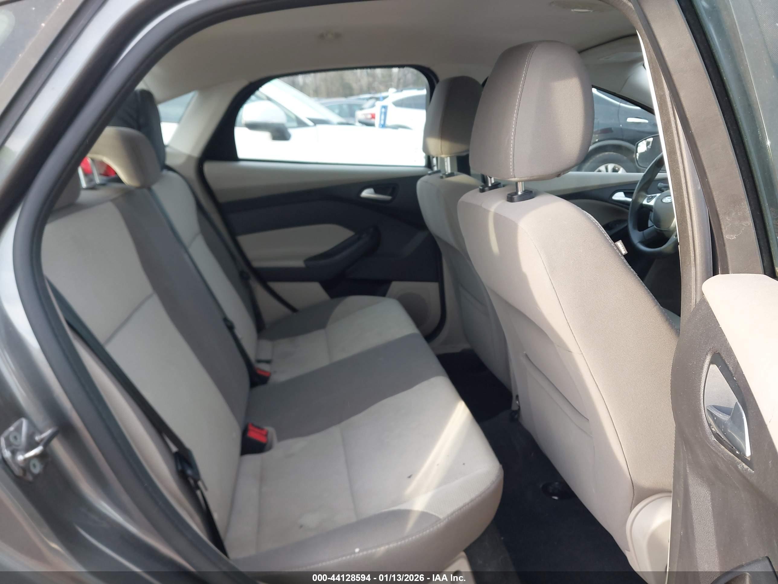 FORD FOCUS image 8