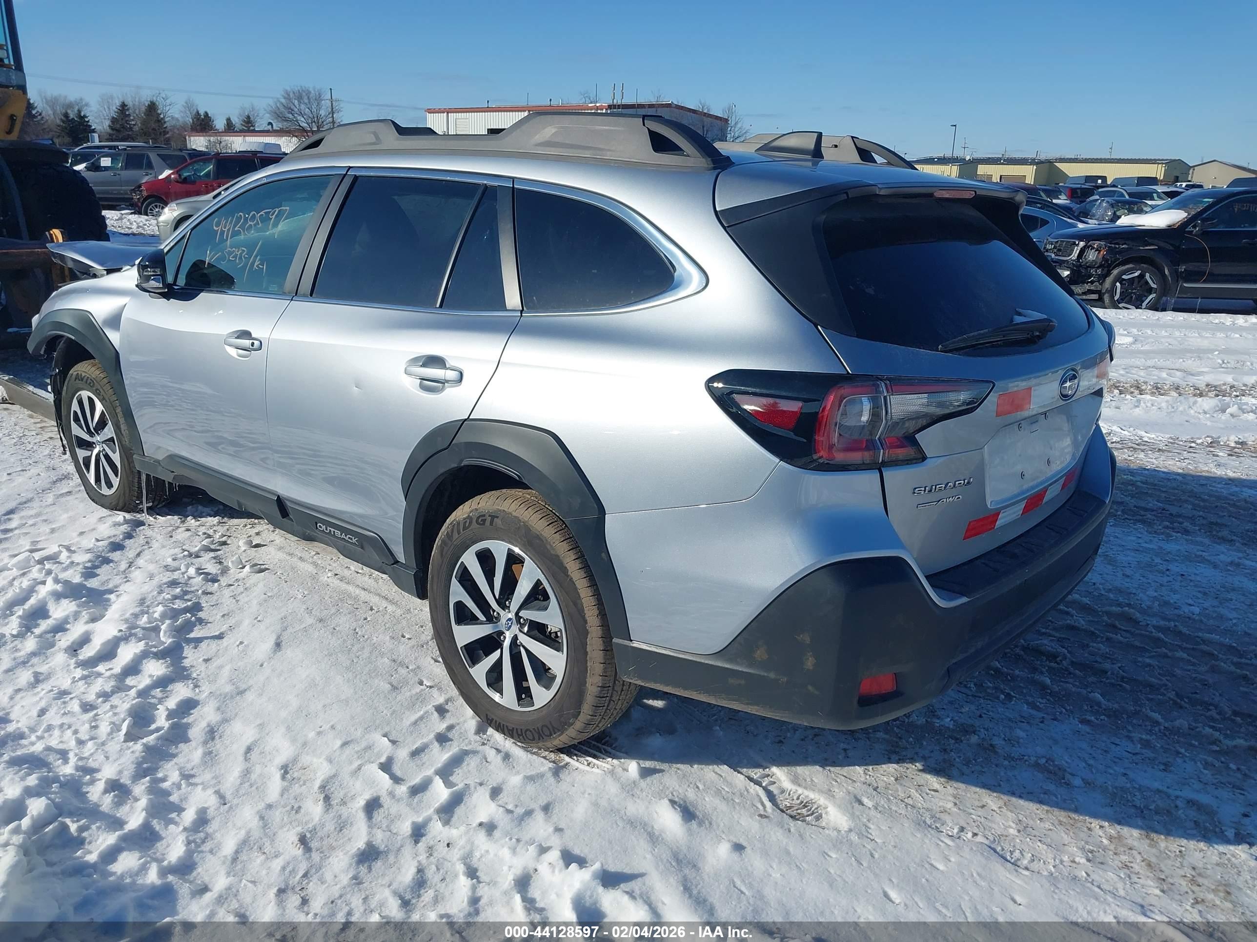 SUBARU OUTBACK image 3