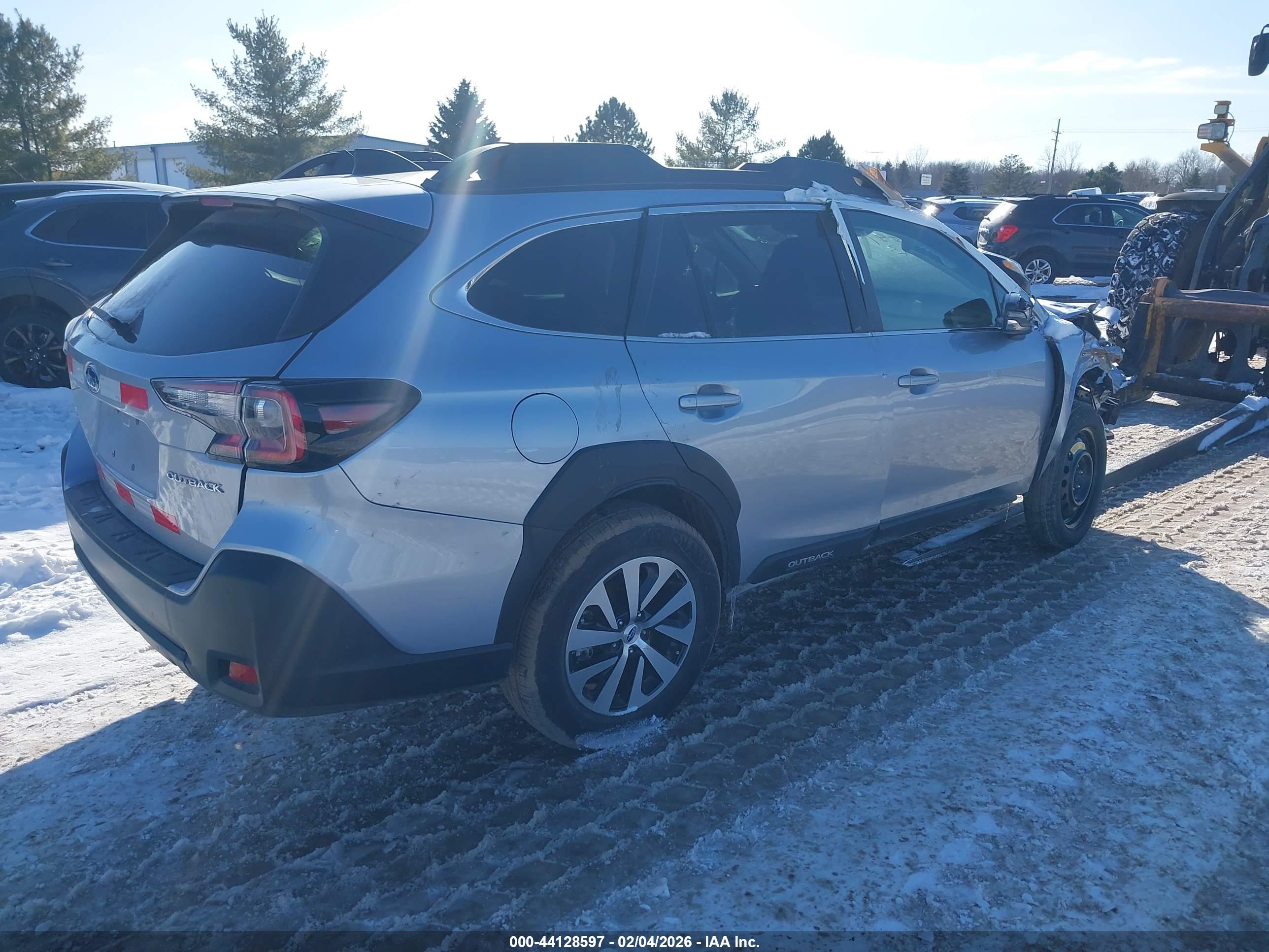 SUBARU OUTBACK image 4