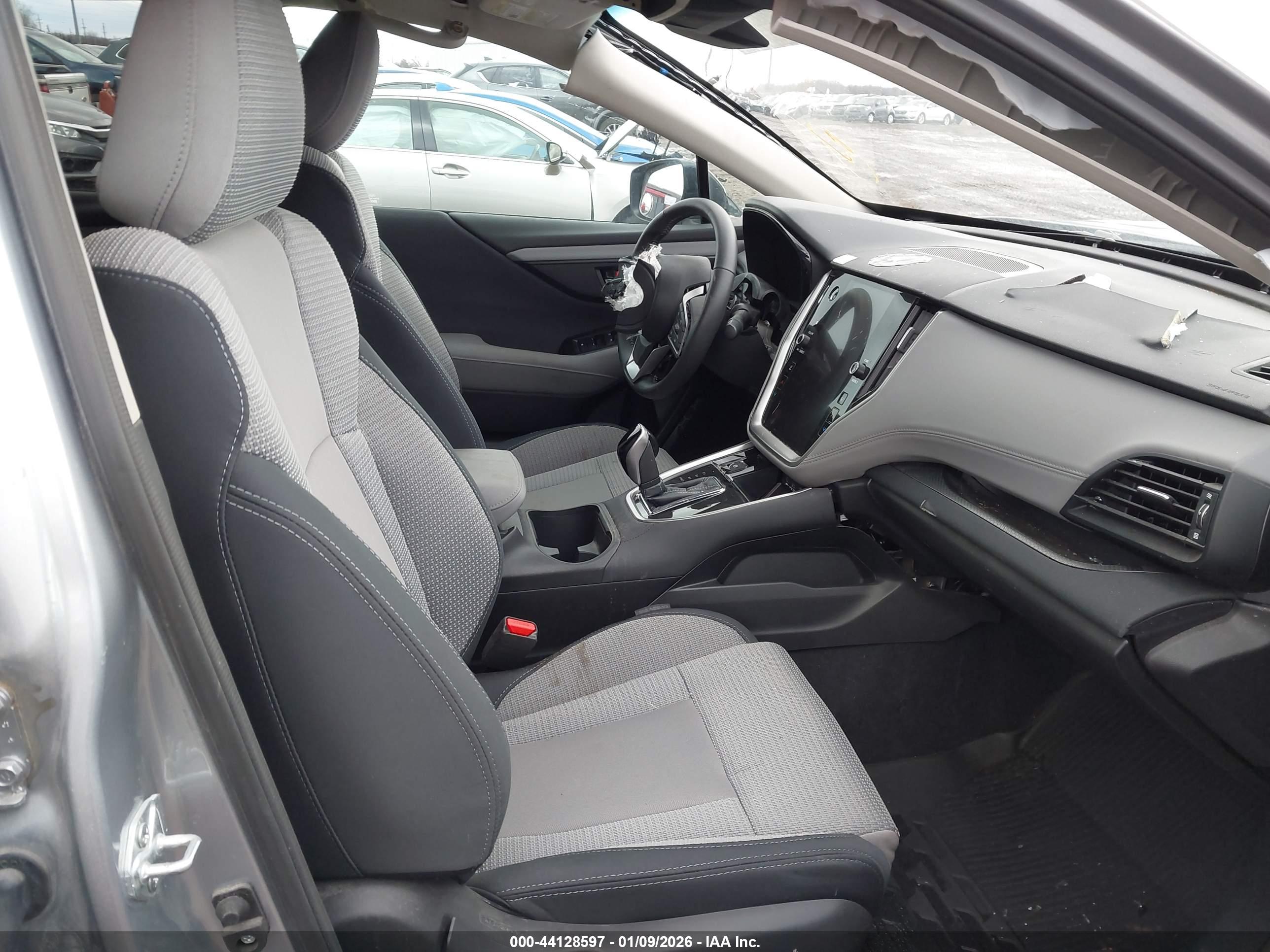 SUBARU OUTBACK image 5