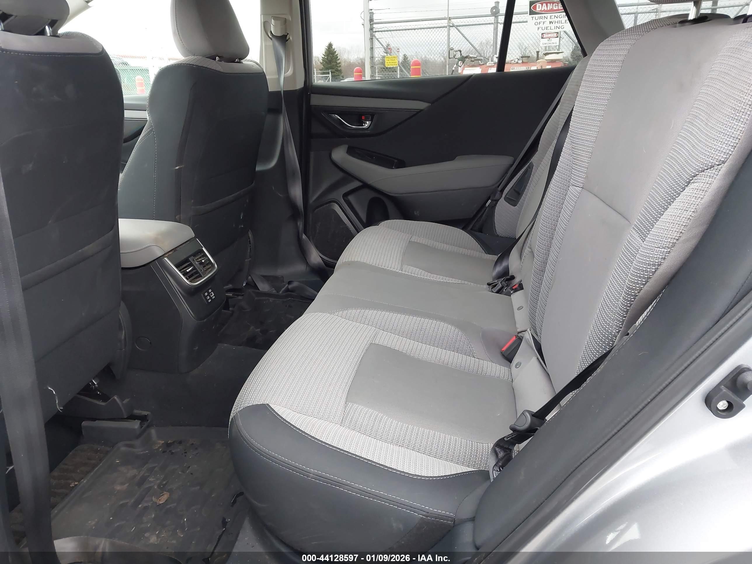 SUBARU OUTBACK image 8