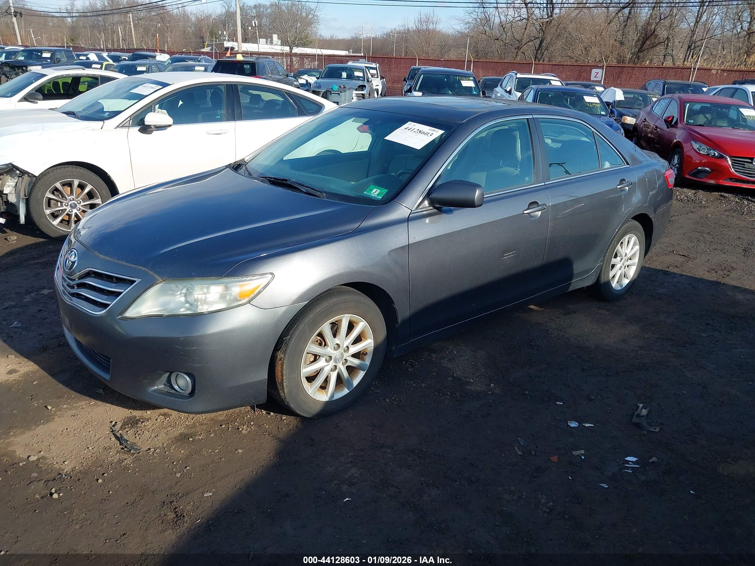 TOYOTA CAMRY image 2
