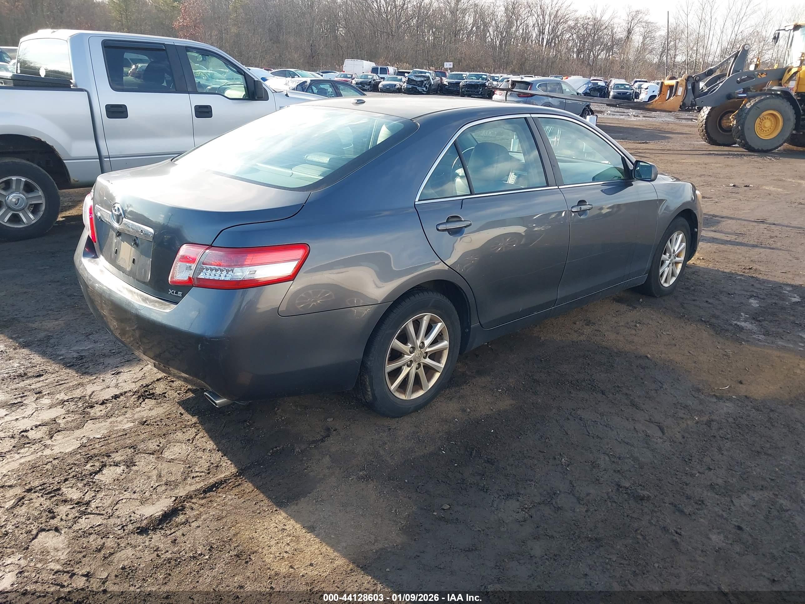 TOYOTA CAMRY image 4