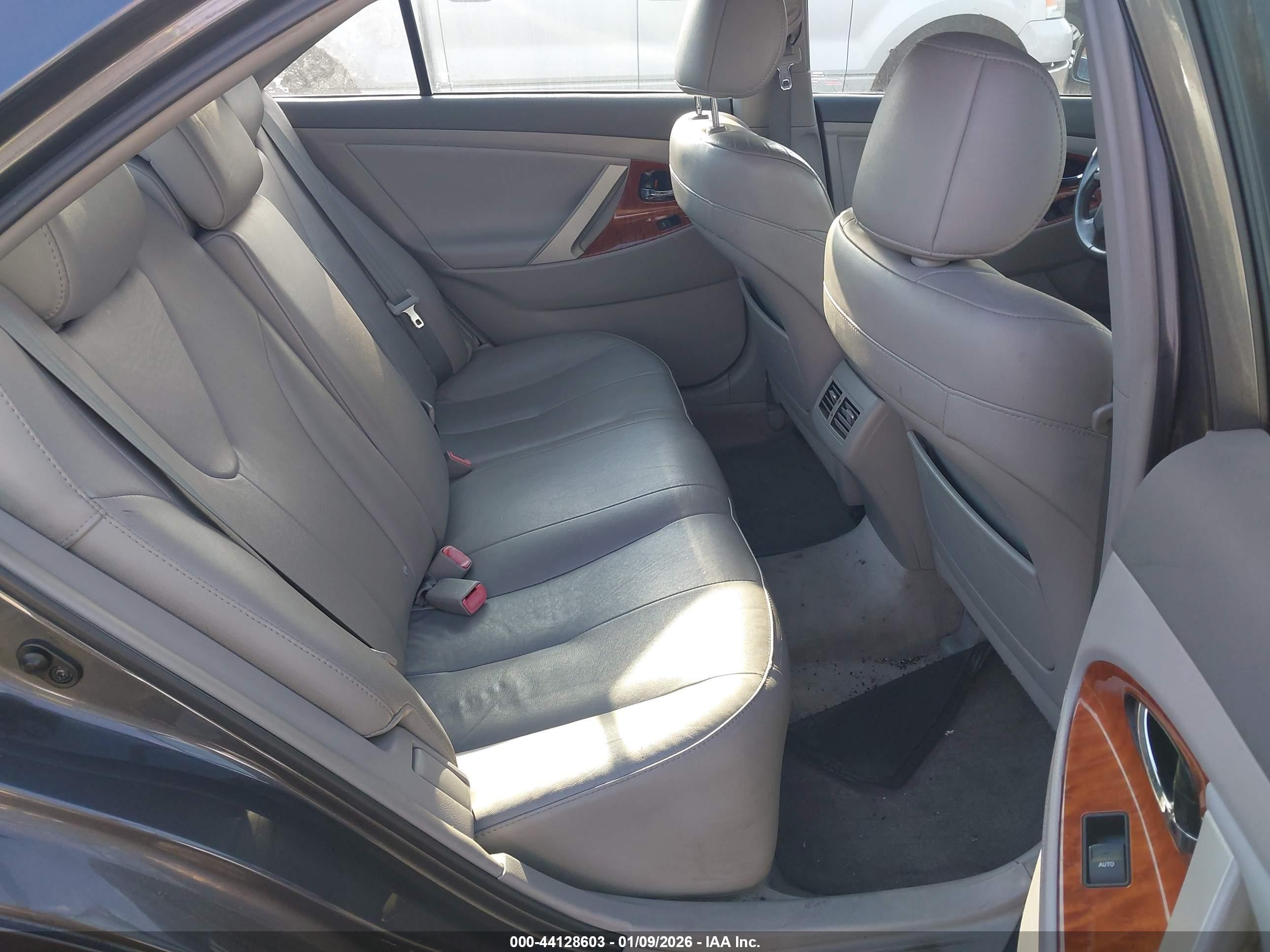 TOYOTA CAMRY image 8