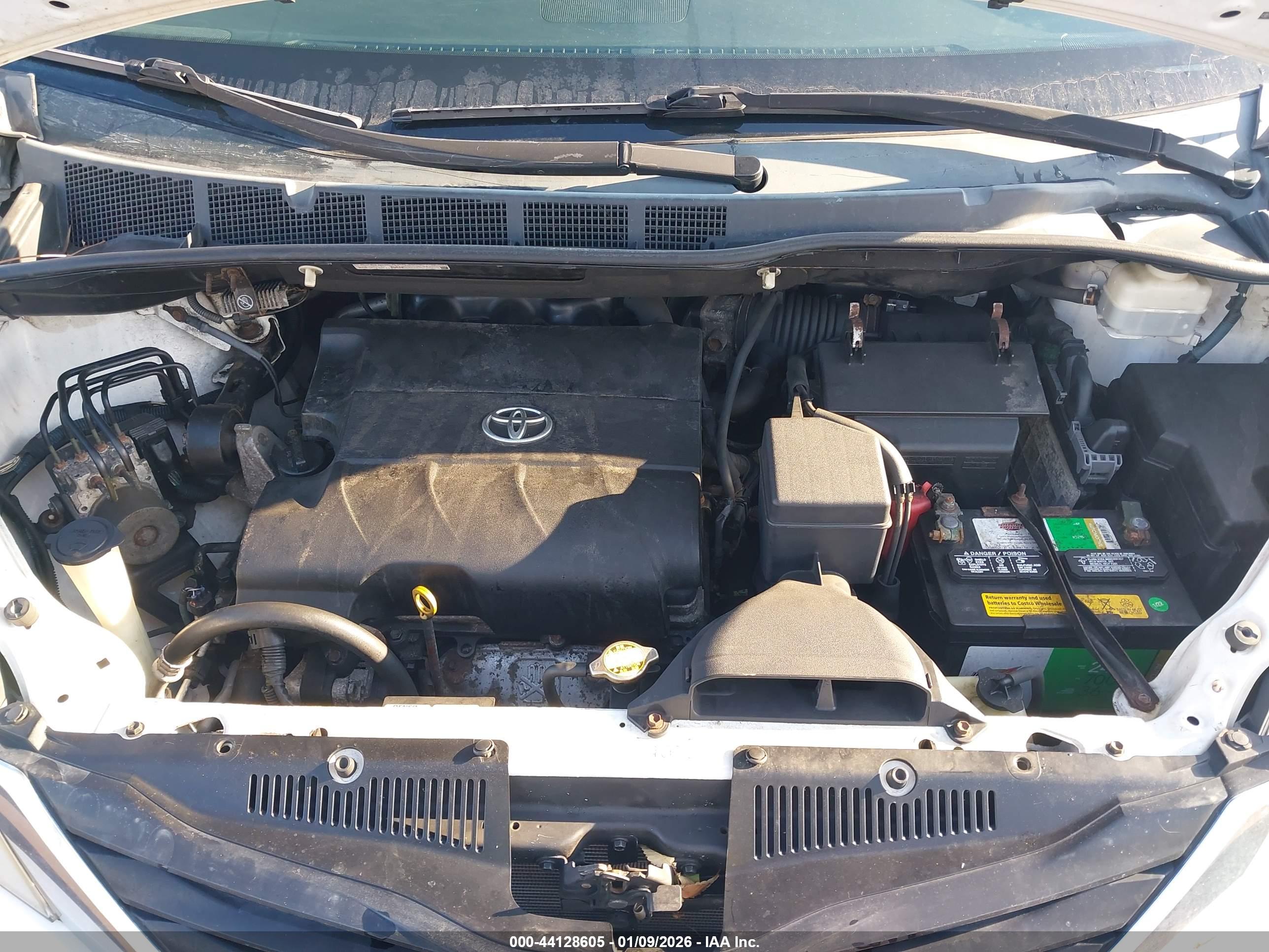 TOYOTA SIENNA image 10