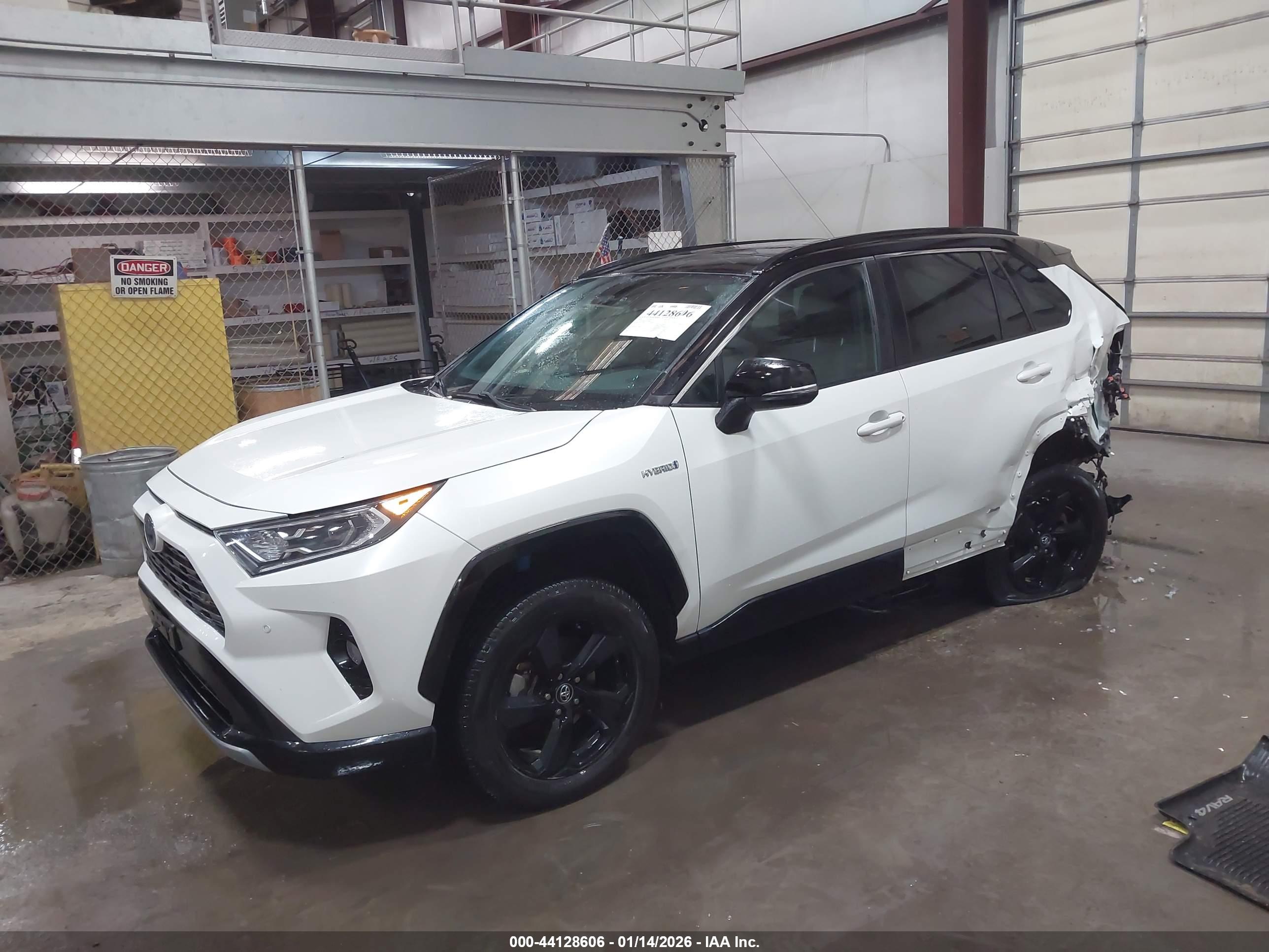 TOYOTA RAV4 image 2
