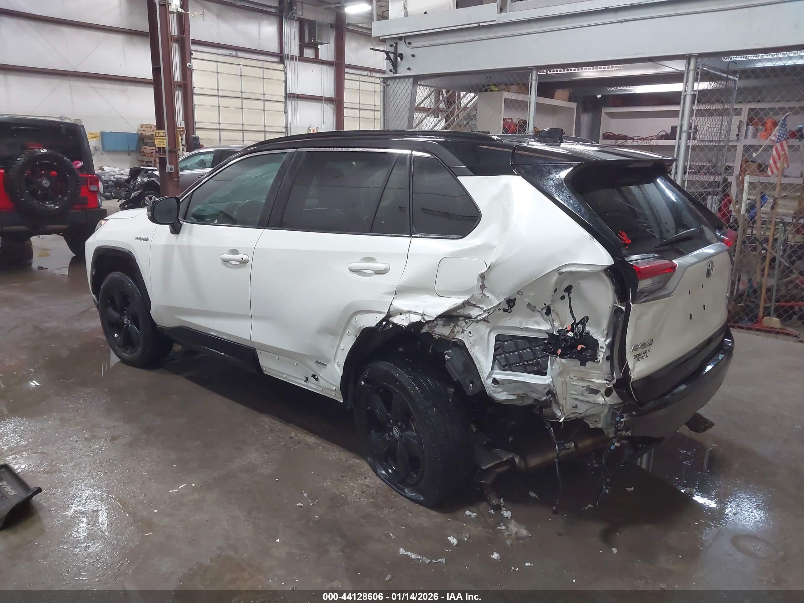 TOYOTA RAV4 image 3